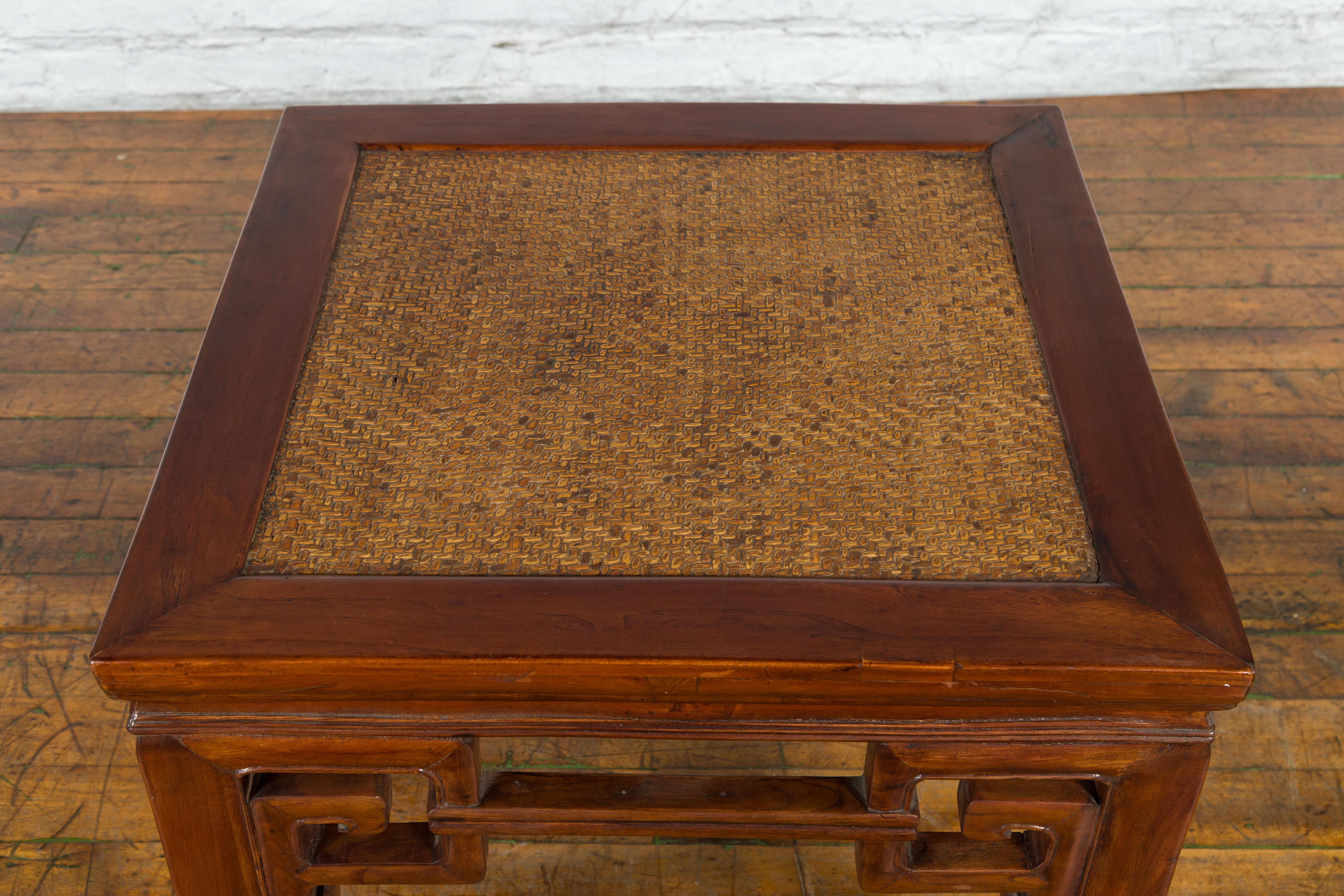 Chinese Qing Dynasty 19th Century Stool or Drinks Table with Woven Rattan Top For Sale 5