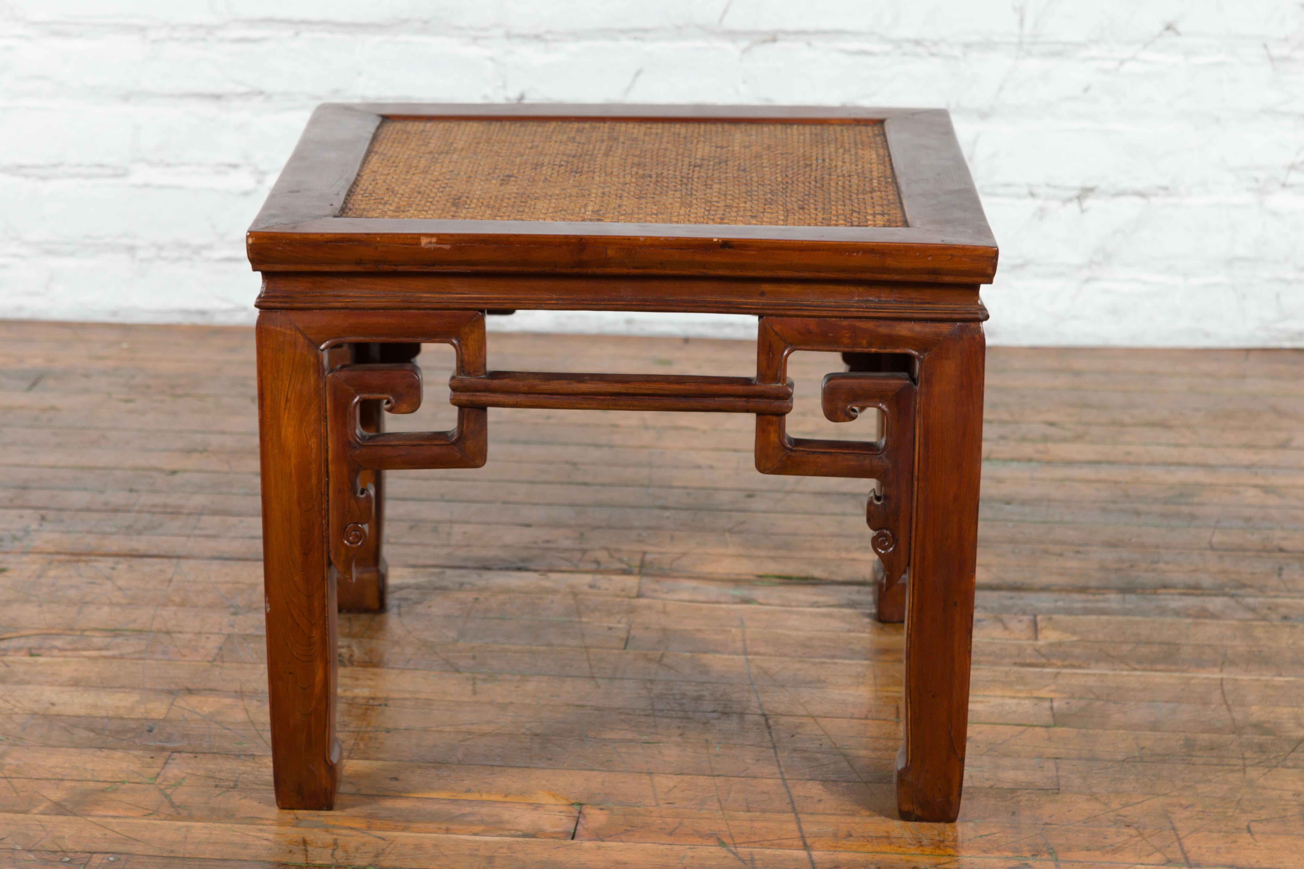 Chinese Qing Dynasty 19th Century Stool or Drinks Table with Woven Rattan Top For Sale 8