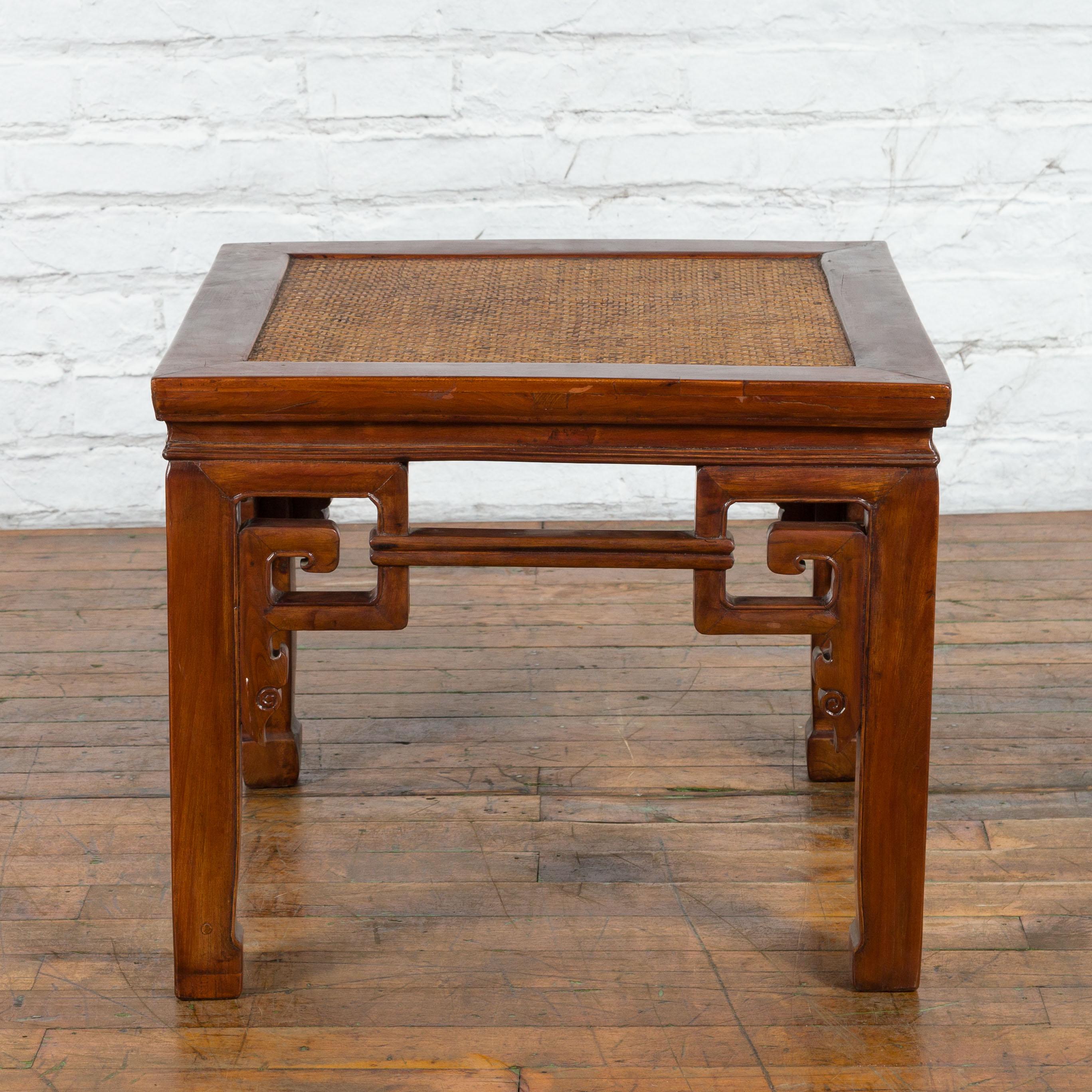 Chinese Qing Dynasty 19th Century Stool or Drinks Table with Woven Rattan Top For Sale 2