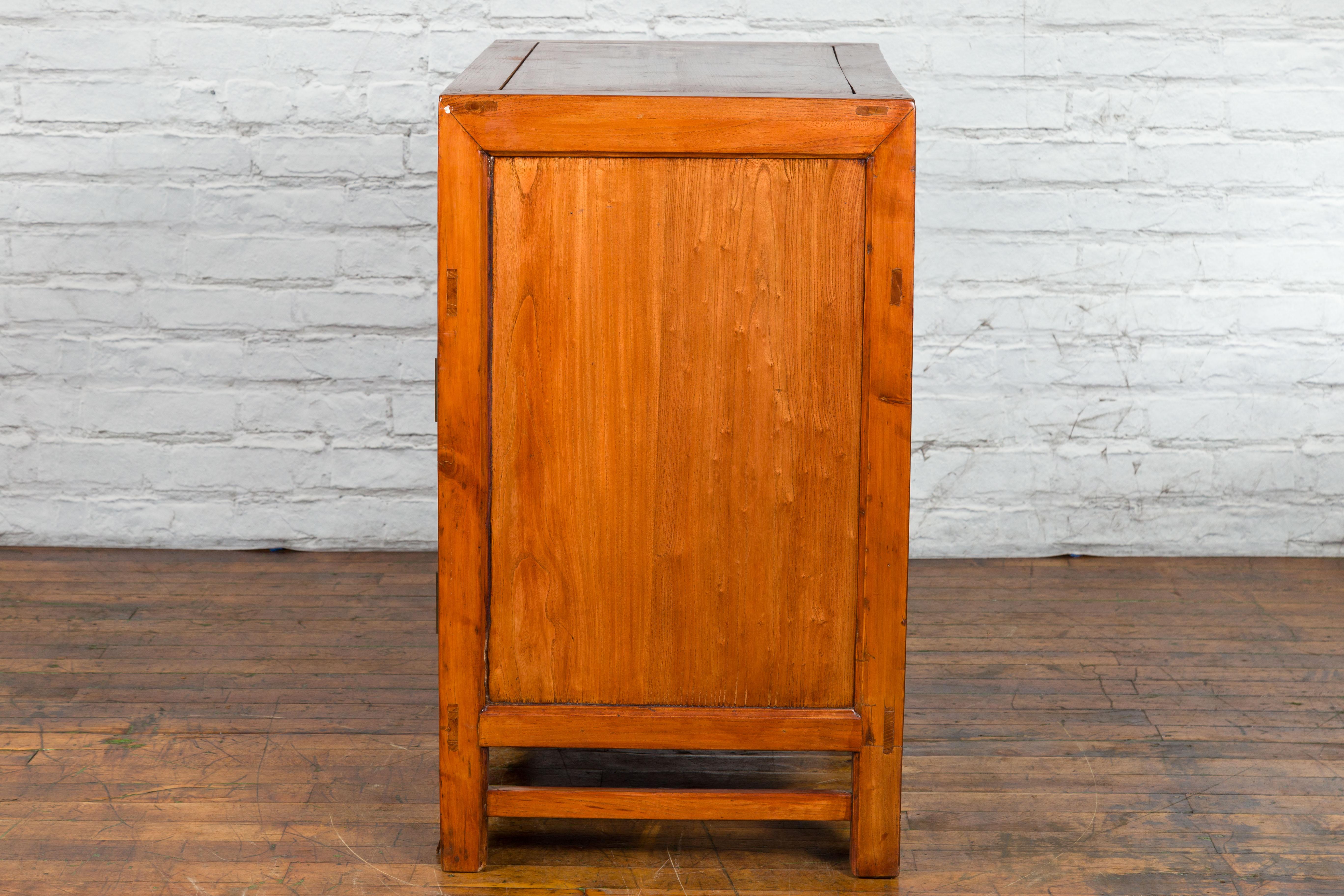 Chinese Qing Dynasty 19th Century Two-Toned Elm Cabinet with Burl Wood Accents For Sale 14