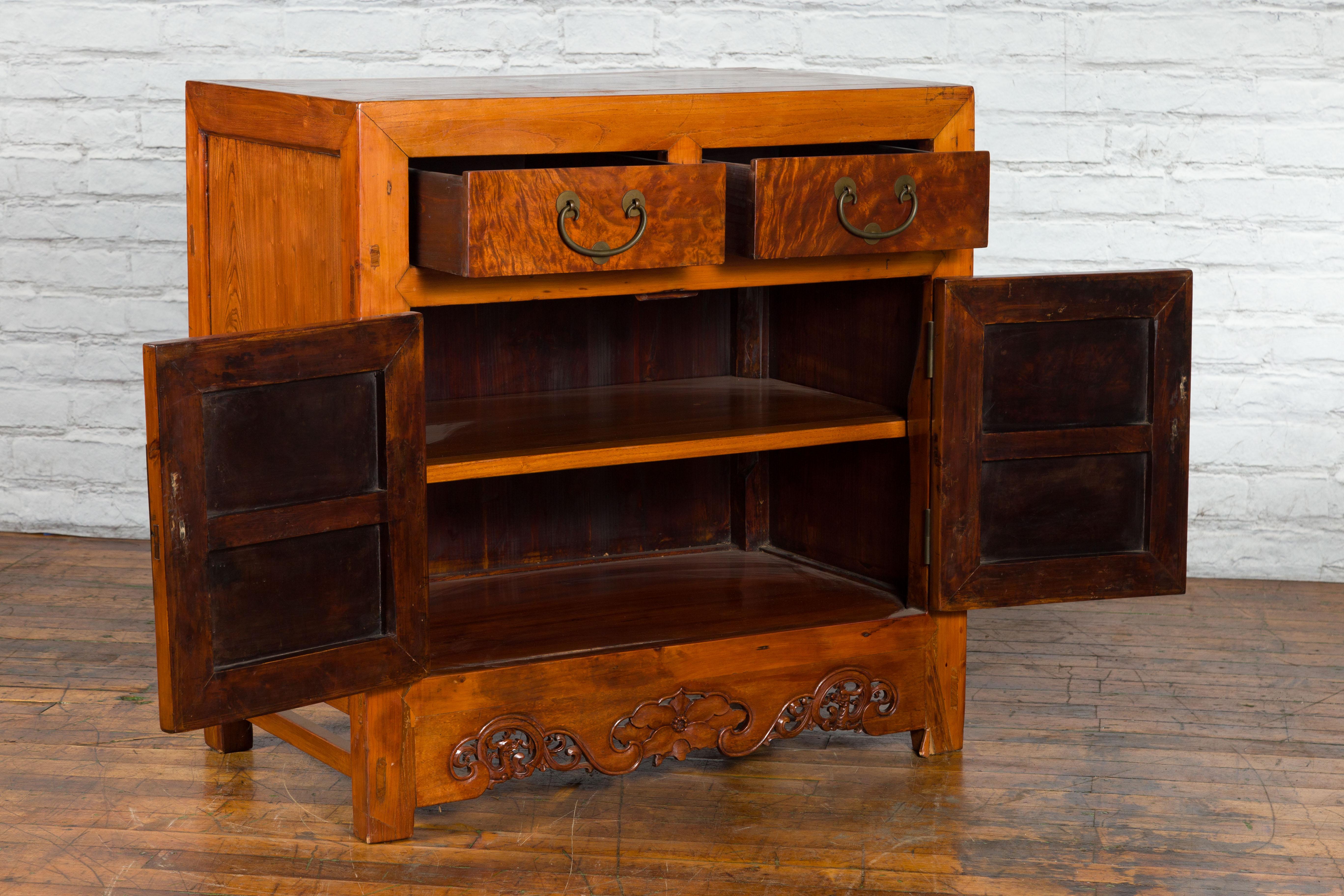Chinese Qing Dynasty 19th Century Two-Toned Elm Cabinet with Burl Wood Accents For Sale 2