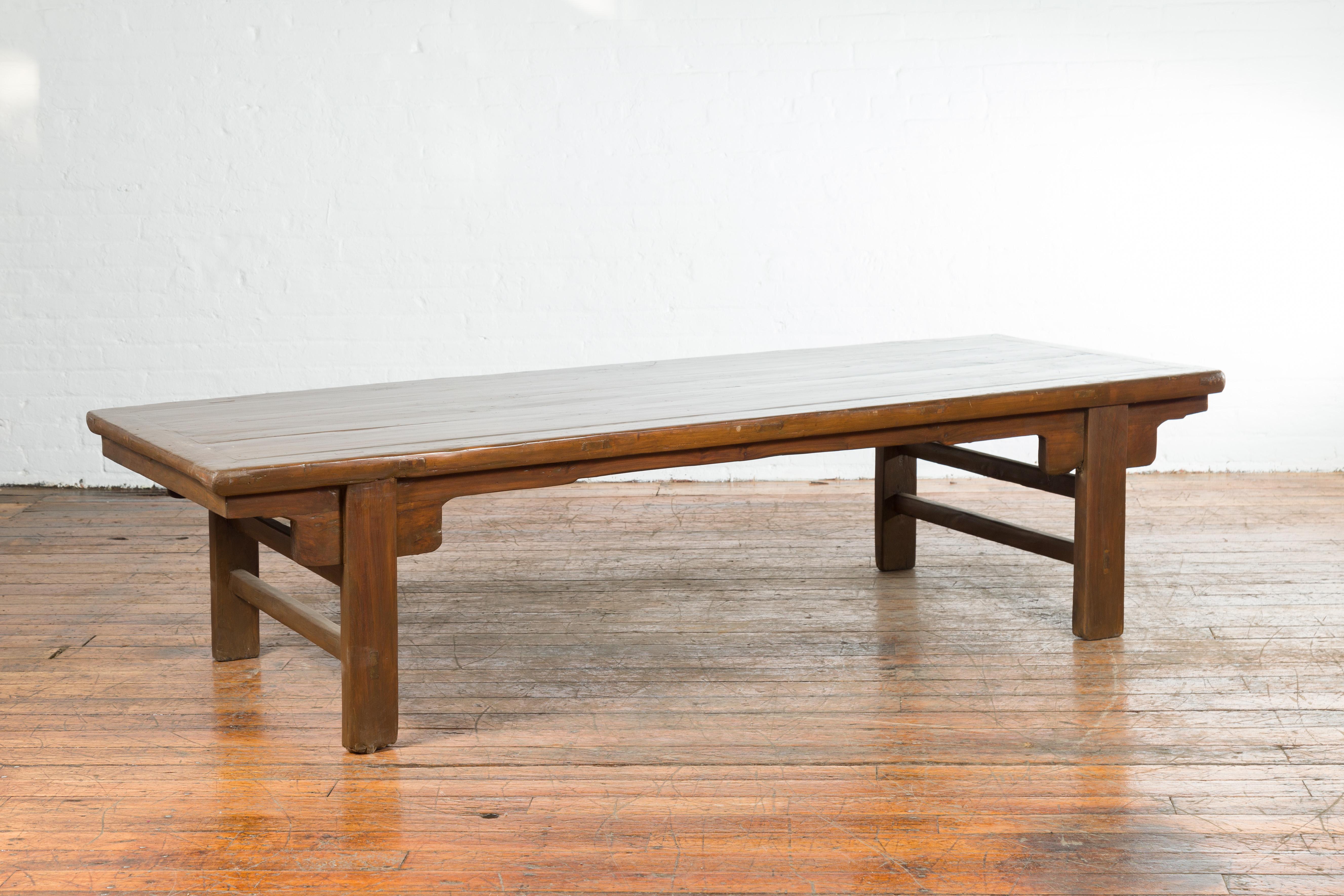 Chinese Qing Dynasty 19th Century Wide Coffee Table with Carved Spandrels For Sale 2