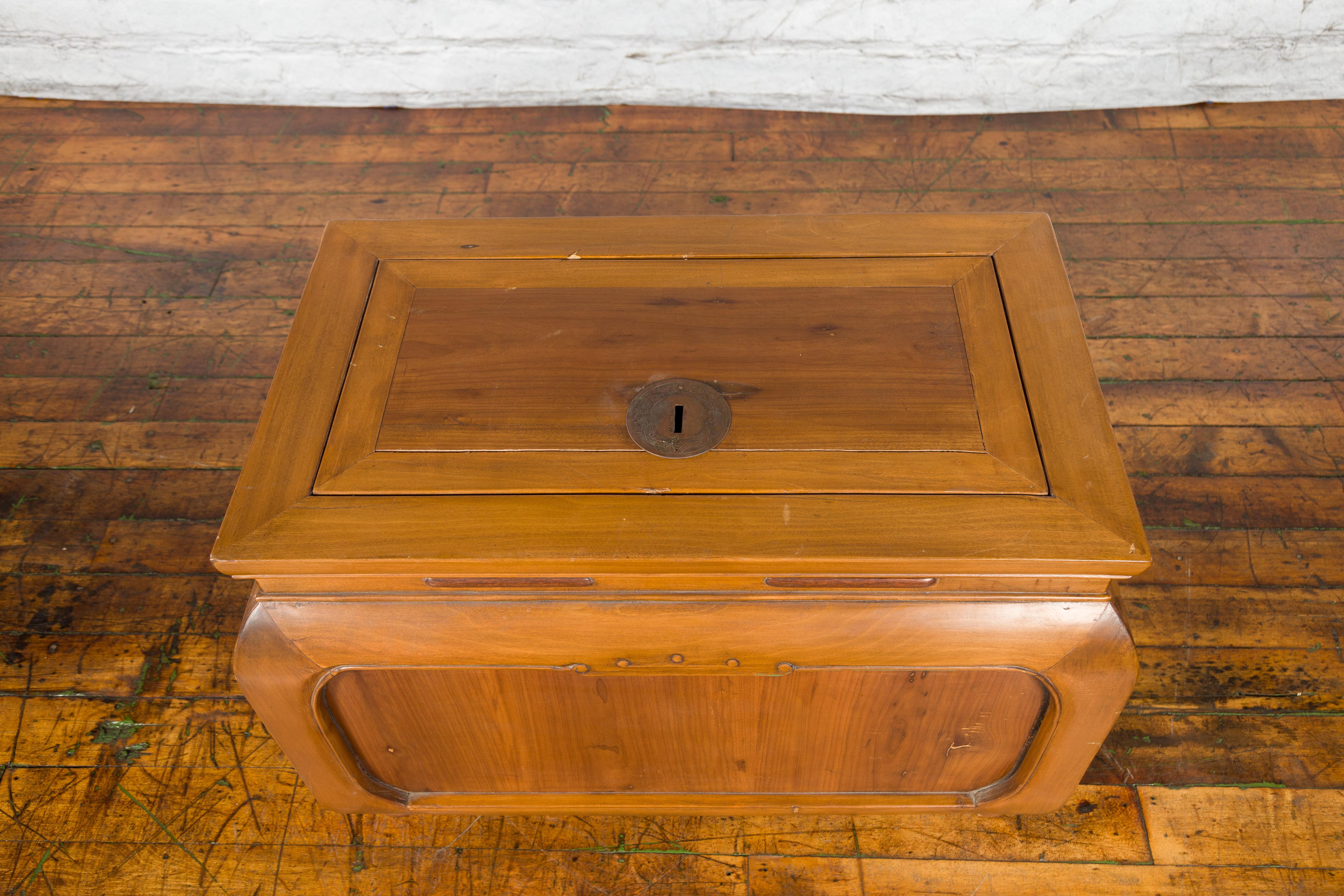 Chinese Qing Dynasty 19th Century Wooden Coffee Table with Chow Style Legs For Sale 7
