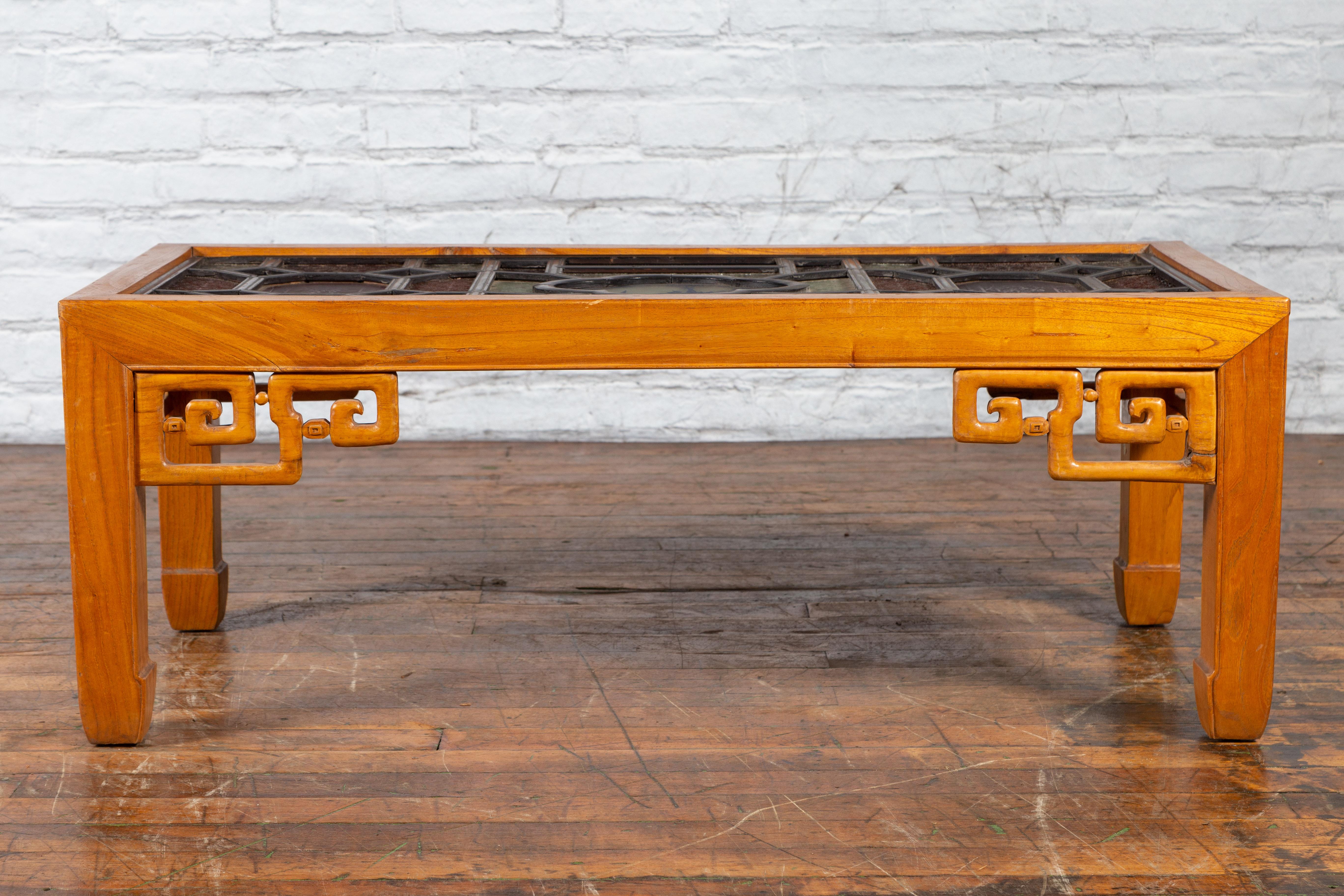 Chinese Qing Dynasty 19th Century Wooden Coffee Table with Stained Glass Top For Sale 7