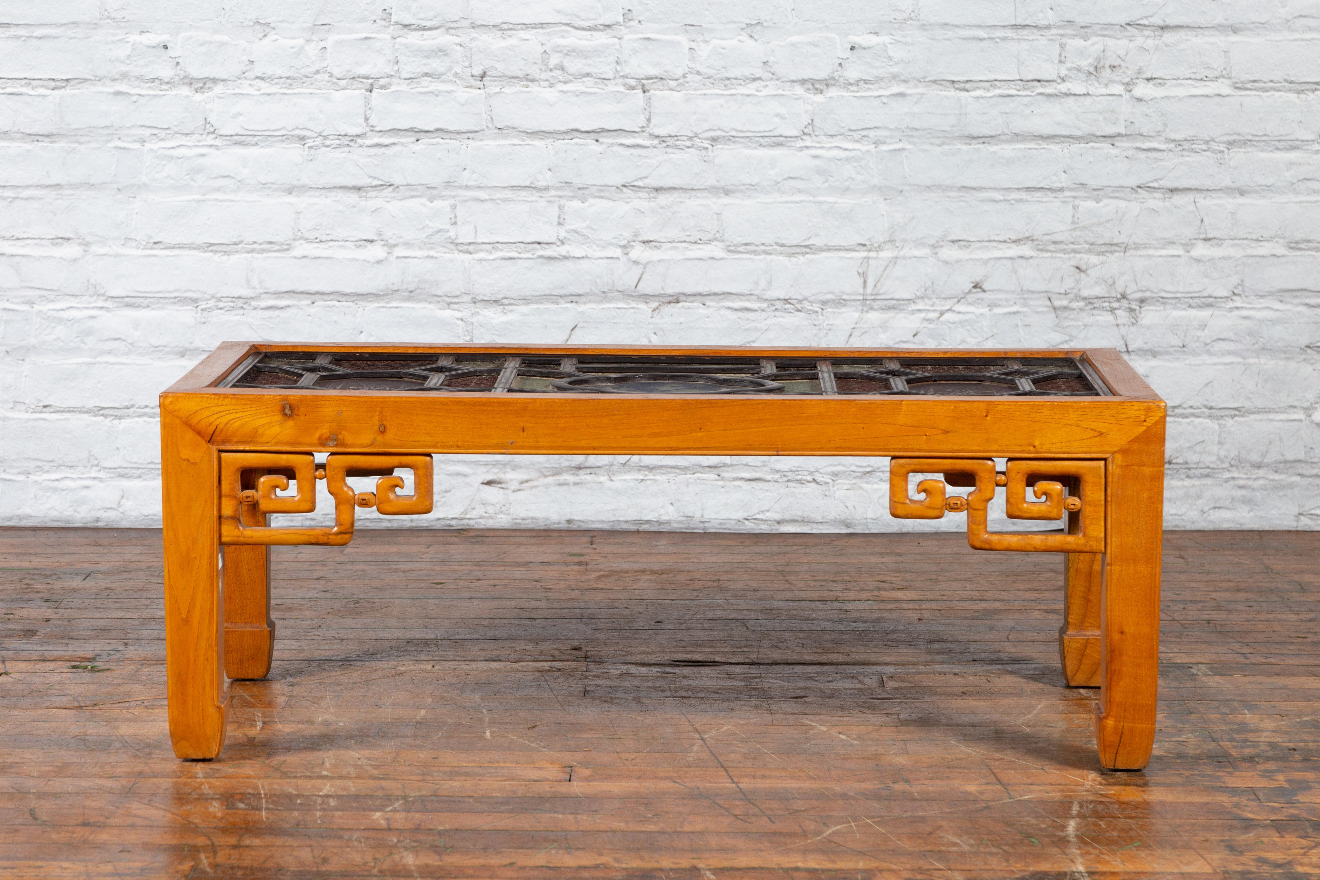 Chinese Qing Dynasty 19th Century Wooden Coffee Table with Stained Glass Top For Sale 10