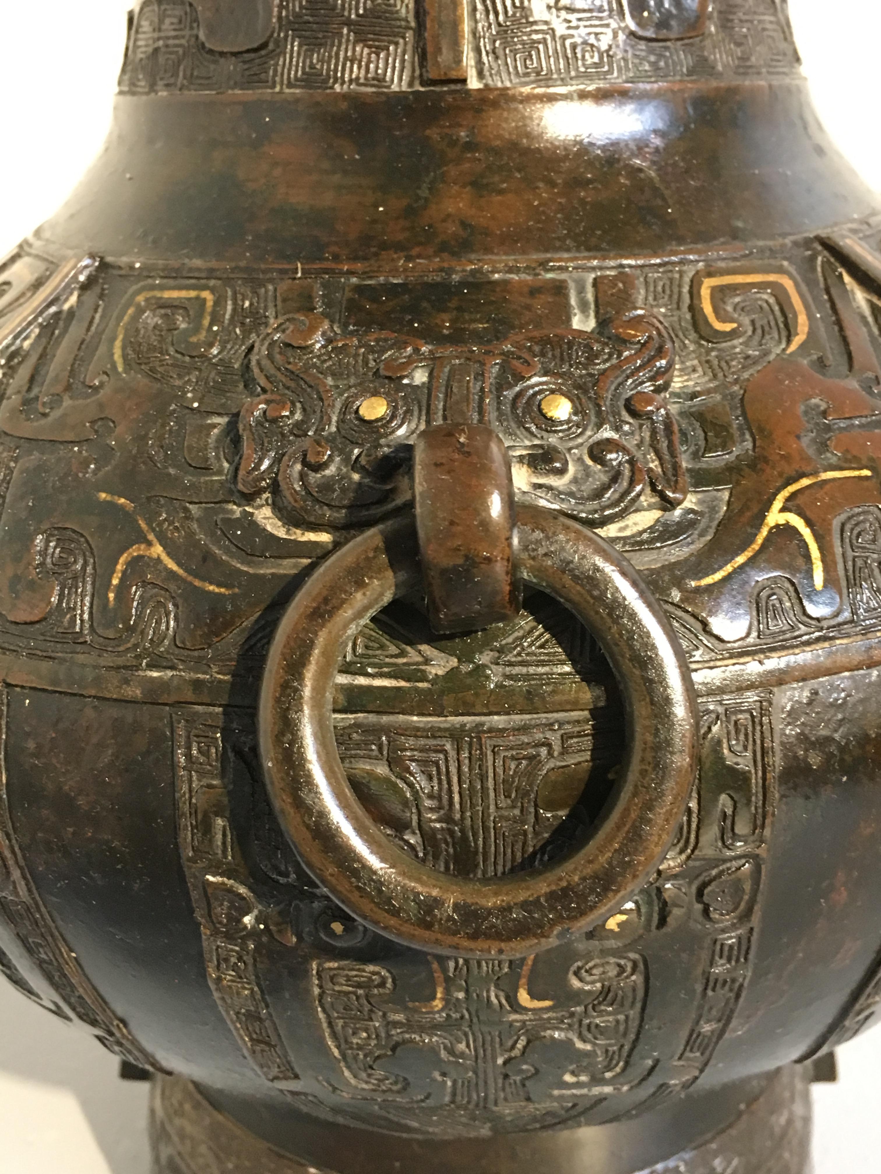 Chinesische Qing-Dynastie Archaische Bronze-Paket-vergoldete Hu-Vase:: Mitte des 18 7