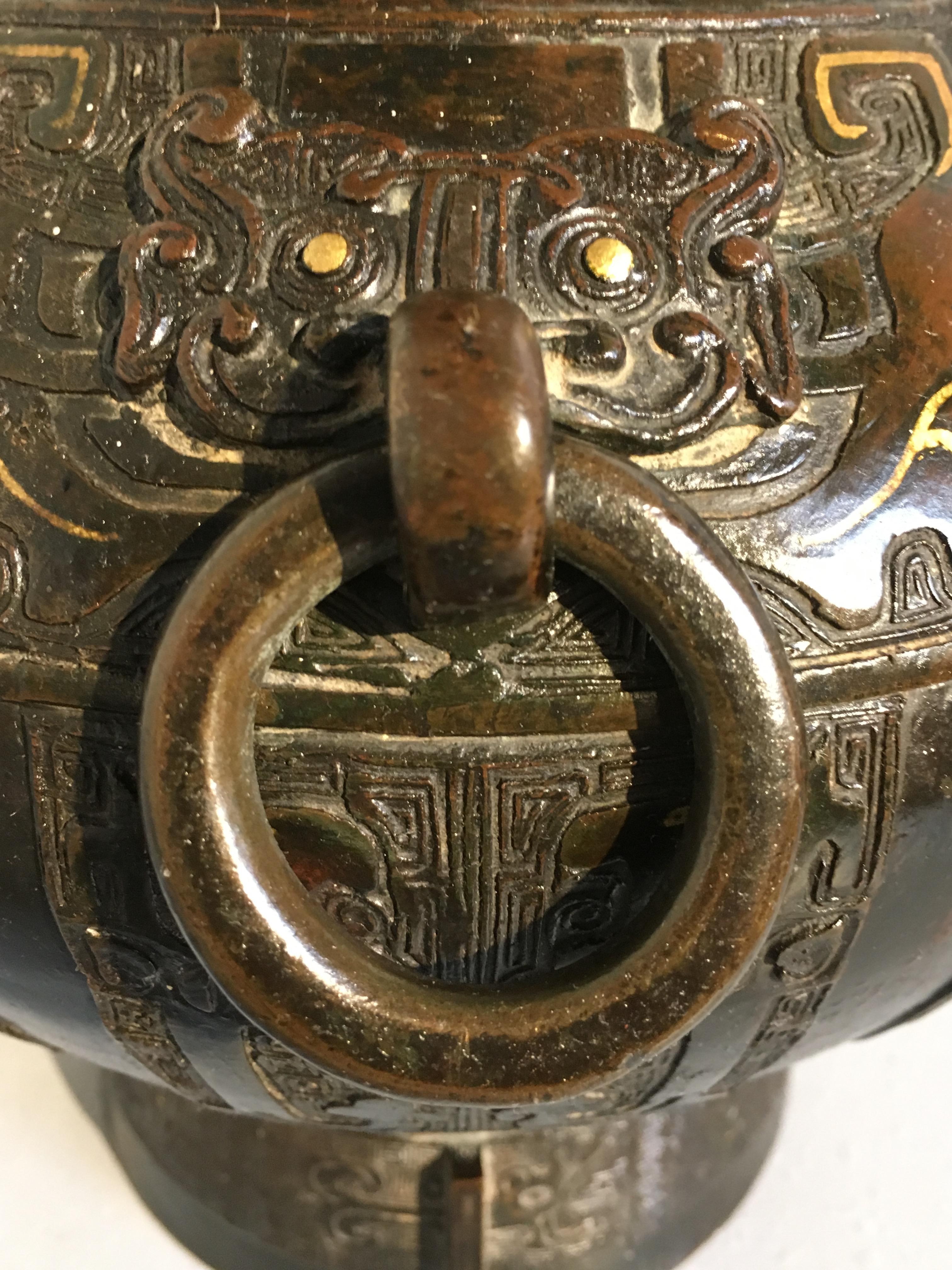 Chinesische Qing-Dynastie Archaische Bronze-Paket-vergoldete Hu-Vase:: Mitte des 18 9