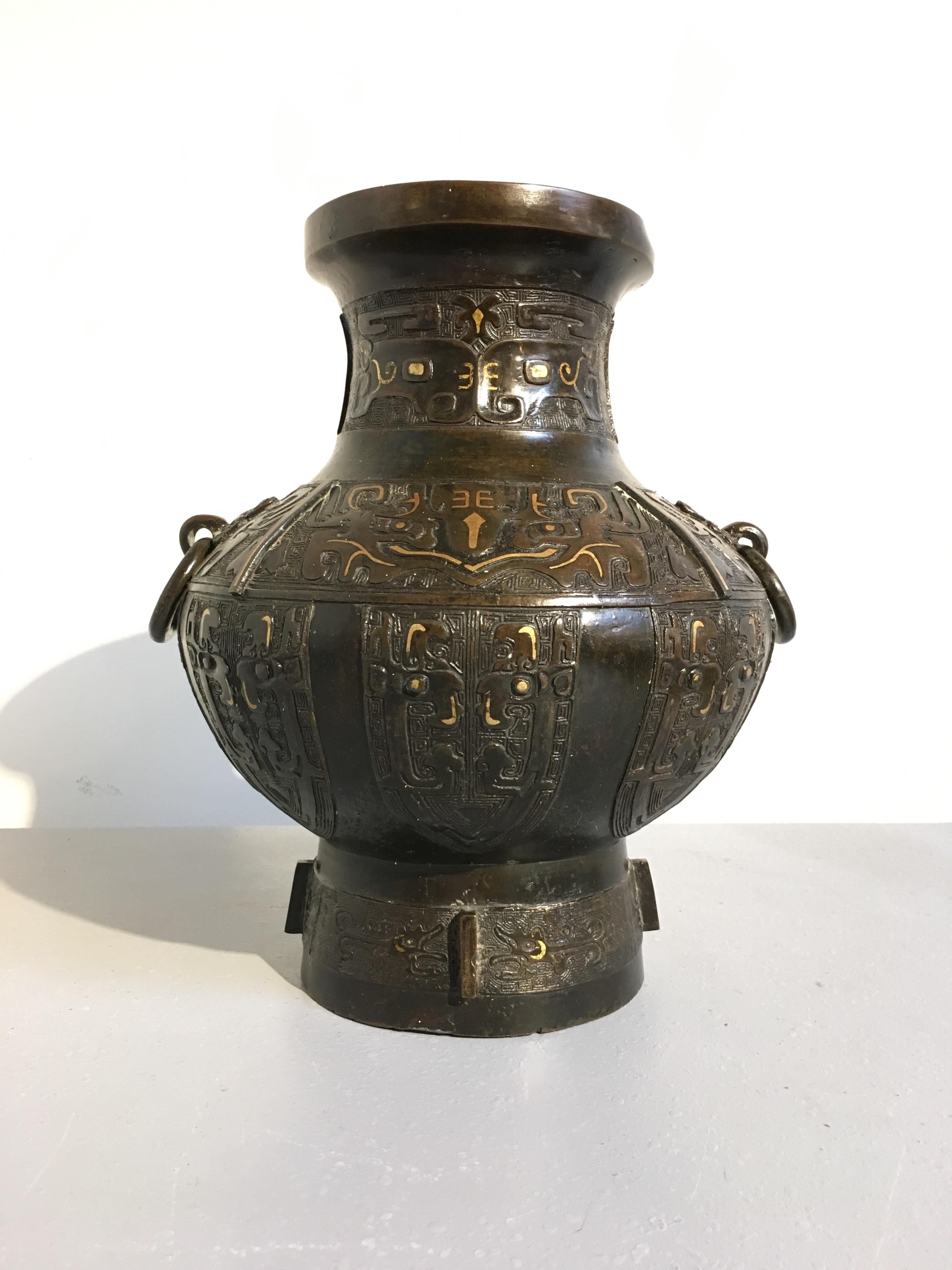 Chinesische Qing-Dynastie Archaische Bronze-Paket-vergoldete Hu-Vase:: Mitte des 18 (Vergoldet)