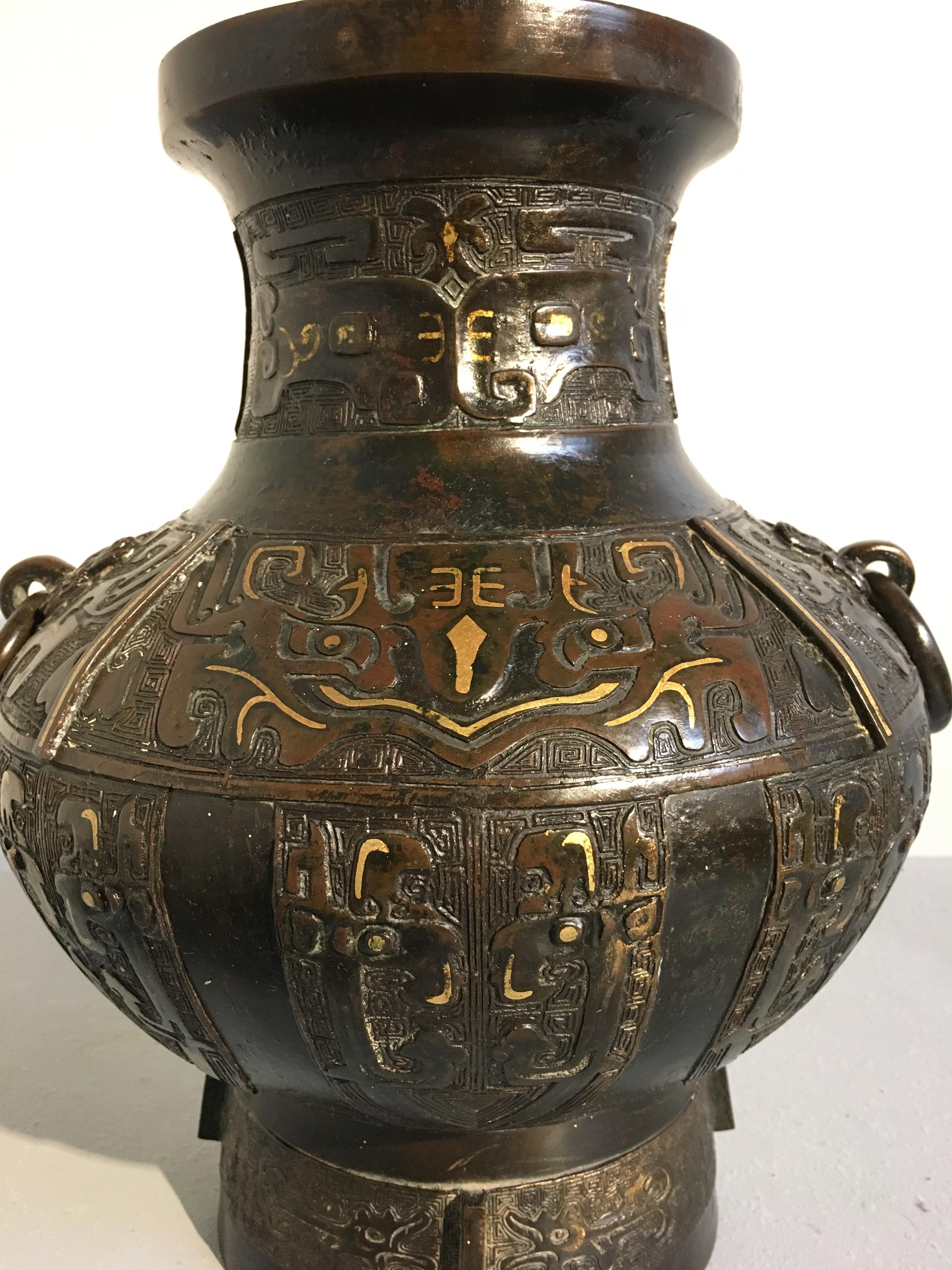 Chinesische Qing-Dynastie Archaische Bronze-Paket-vergoldete Hu-Vase:: Mitte des 18 1
