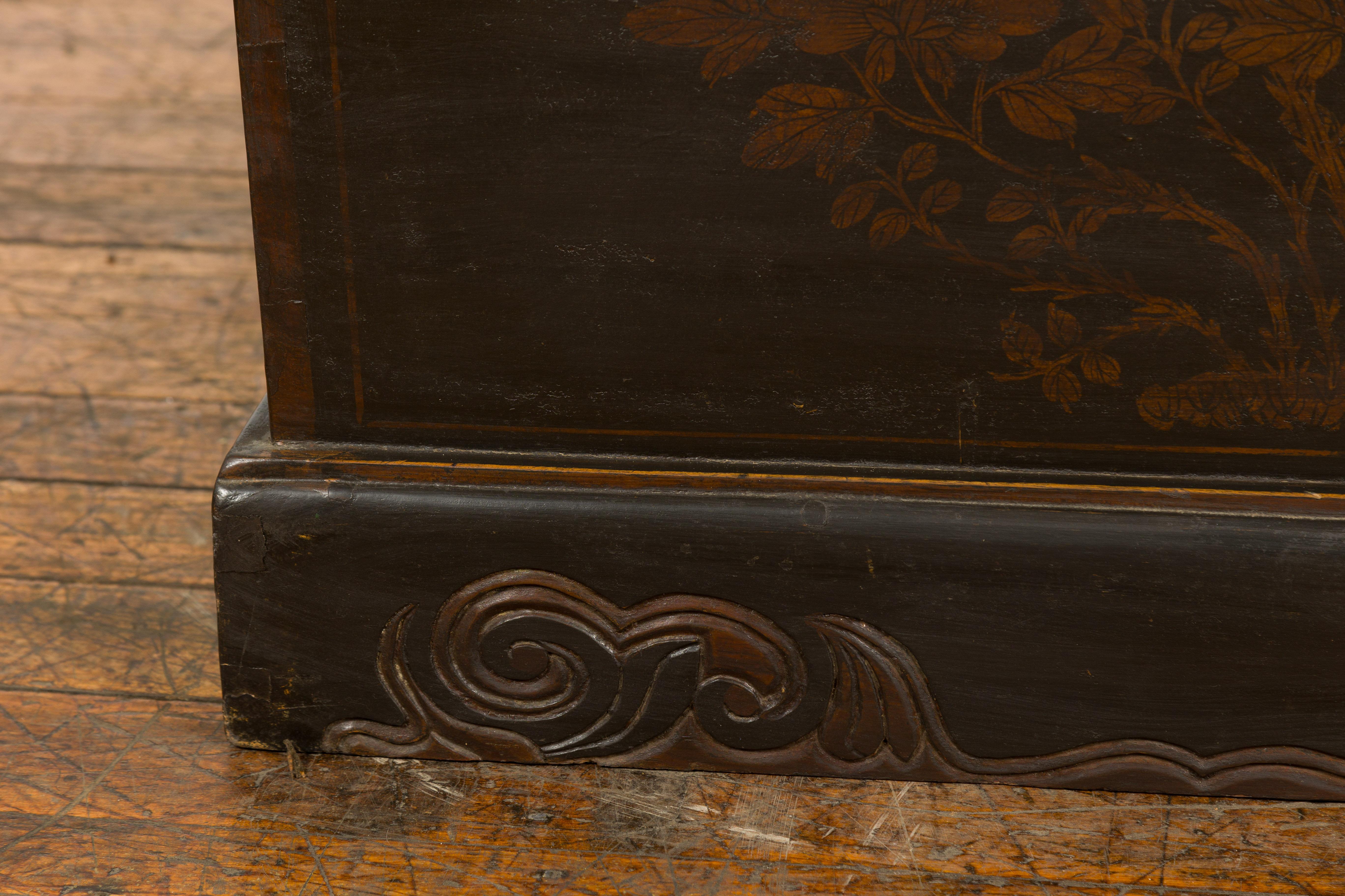 Chinese Qing Dynasty Blanket Chest with Hand-Painted Bird and Foliage Design For Sale 7