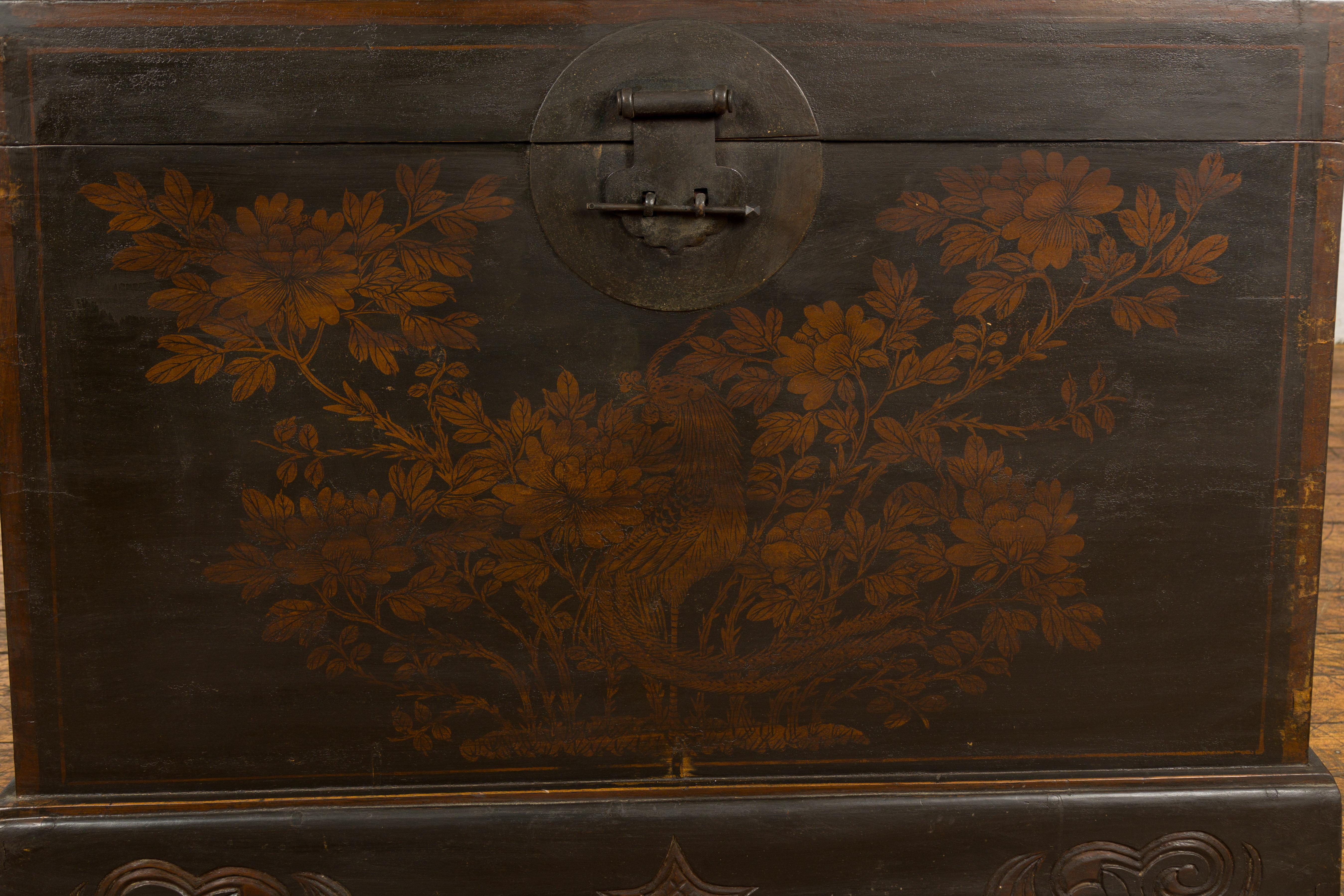 Coffre à couvertures de la dynastie chinoise Qing avec oiseaux et feuillages peints à la main 2