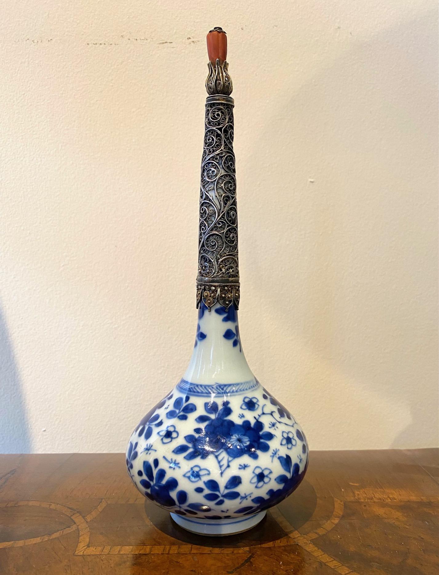 18th Century Chinese Qing Dynasty Blue and White Blue Porcelain 