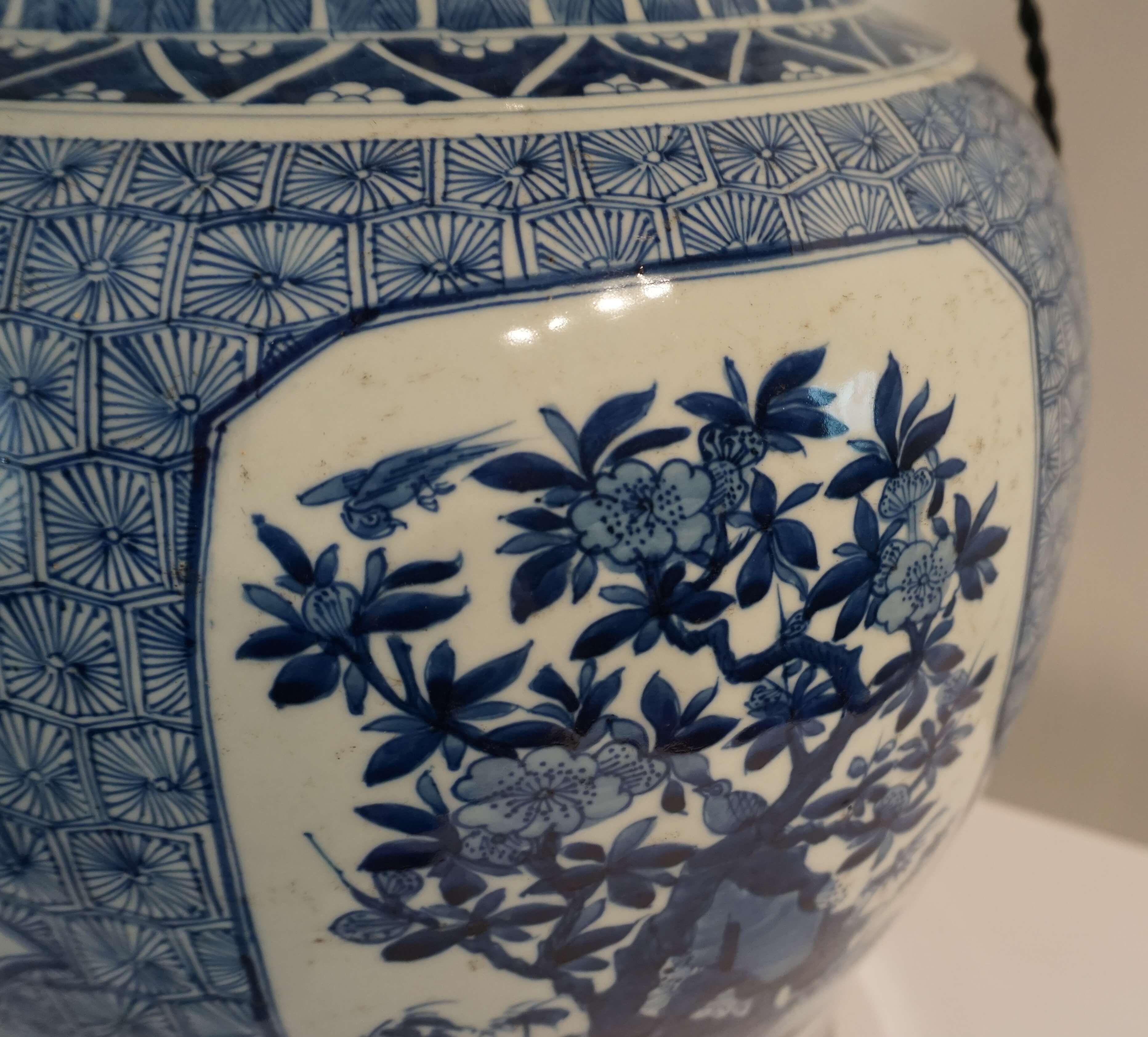 Chinese Qing Dynasty Blue and White Jar Vase Table Lamp 3