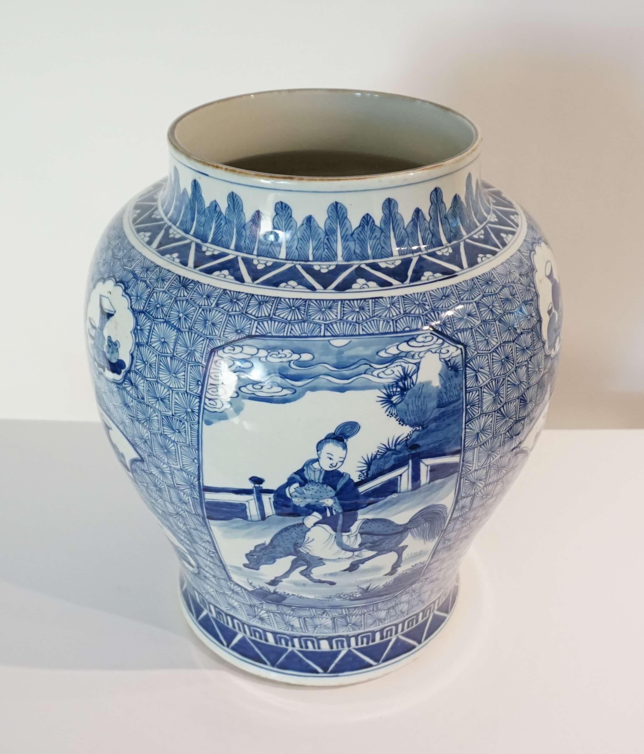 Chinese Qing Dynasty Blue and White Jar Vase Table Lamp 8