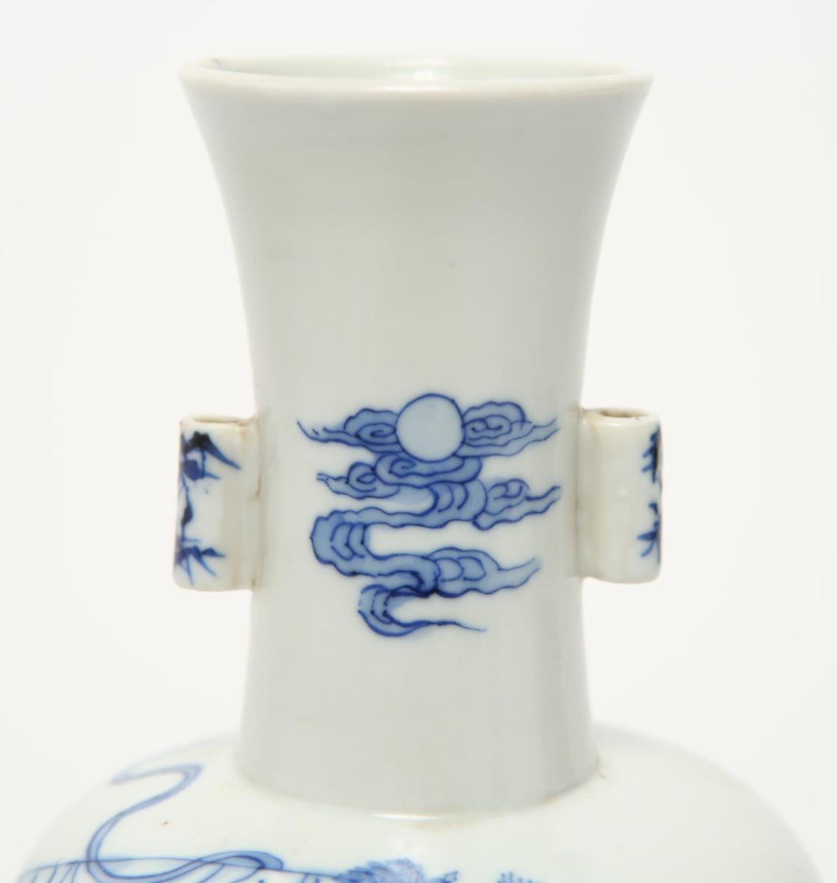 Chinese Qing dynasty under-glazed blue and white porcelain mallet vase with hand-painted scenes of a warrior with servant and other auspicious symbols. The piece comes with a carved wooden stand and has a four character mark on the bottom.
Small