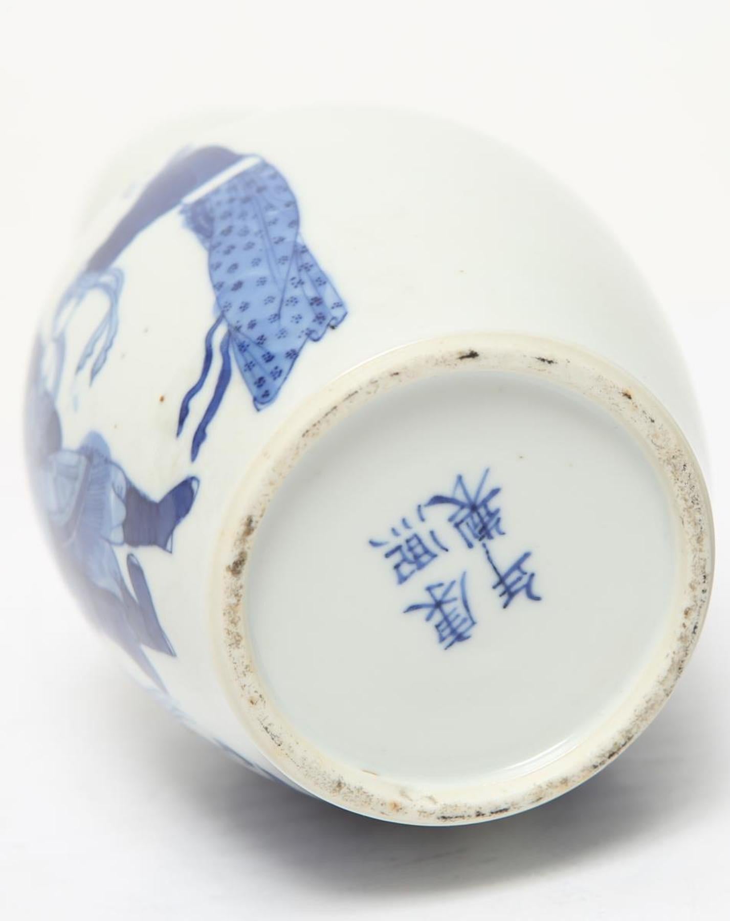 Chinese Qing Dynasty Blue and White Porcelain Mallet Vase 2