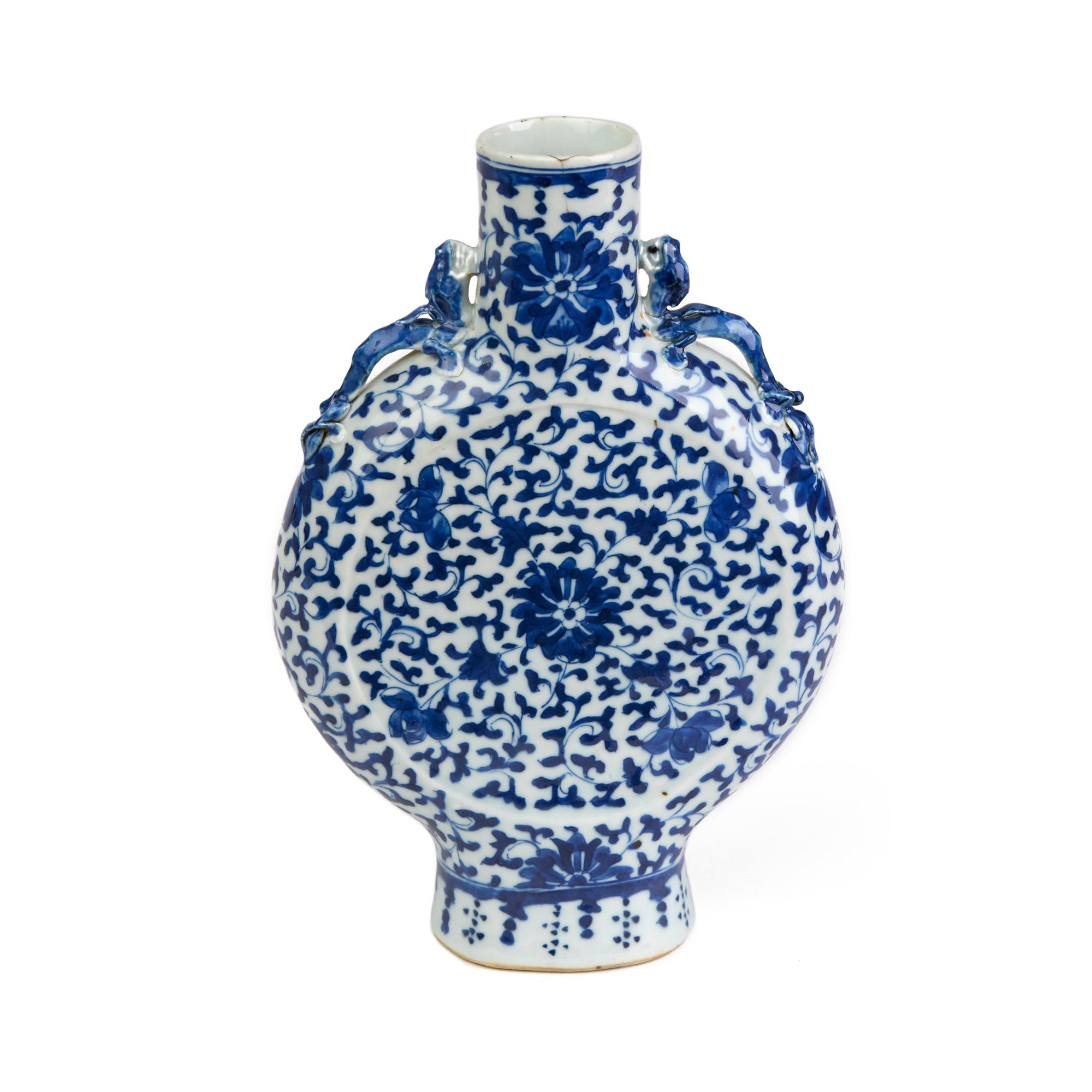 Chinese Qing Dynasty Blue and White Moon Shaped Porcelain Vase, 19th Century 5