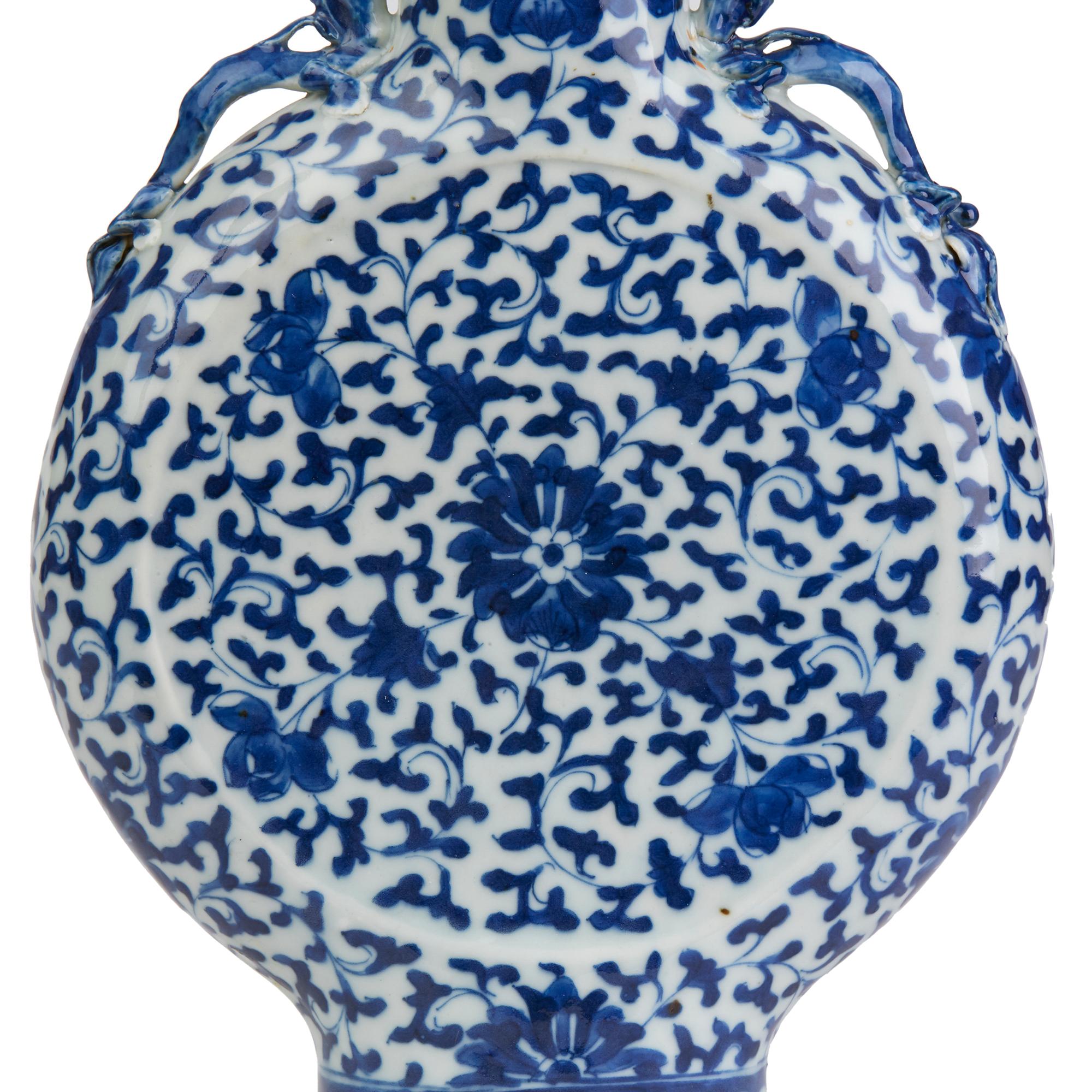 Chinese Qing Dynasty Blue and White Moon Shaped Porcelain Vase, 19th Century 6