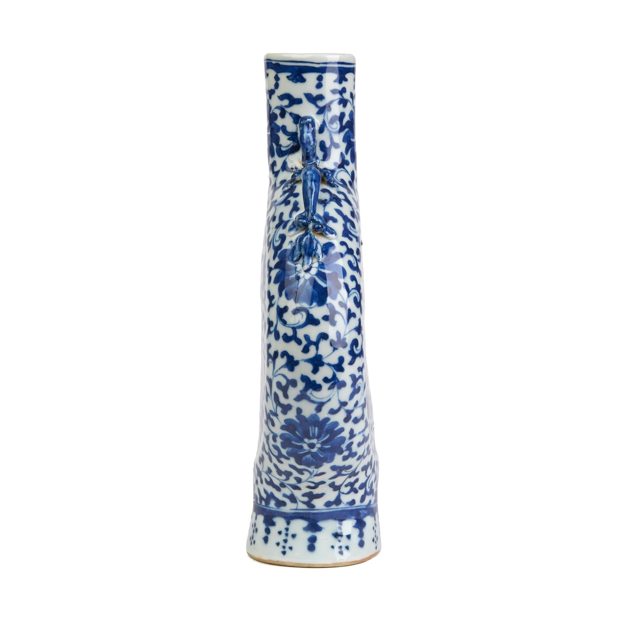 Chinese Qing Dynasty Blue and White Moon Shaped Porcelain Vase, 19th Century 2