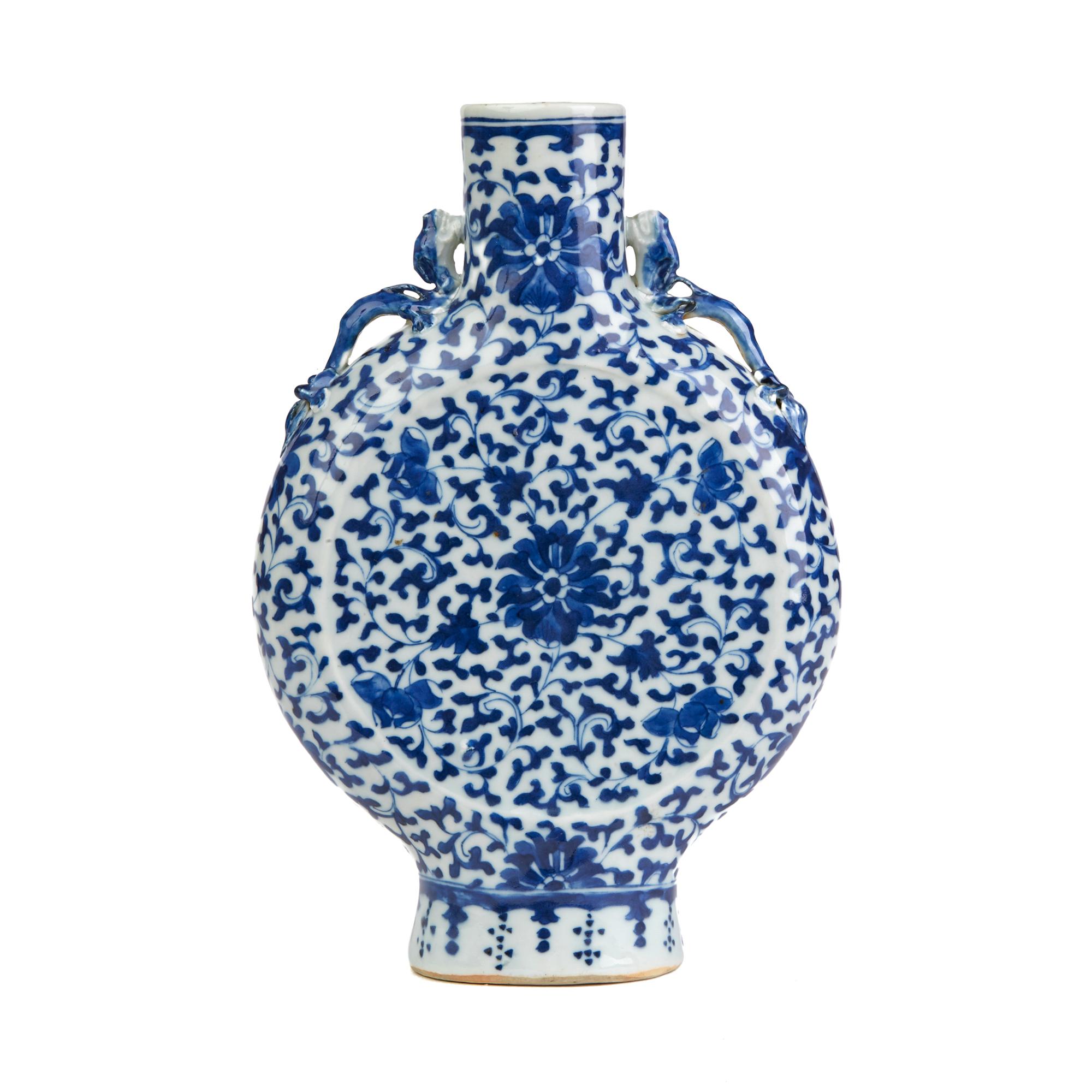 Chinese Qing Dynasty Blue and White Moon Shaped Porcelain Vase, 19th Century 3