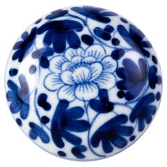 Chinesische Qing Dynasty Blau-Weiß-Porzellan-Dose mit Blumendeckel 19.