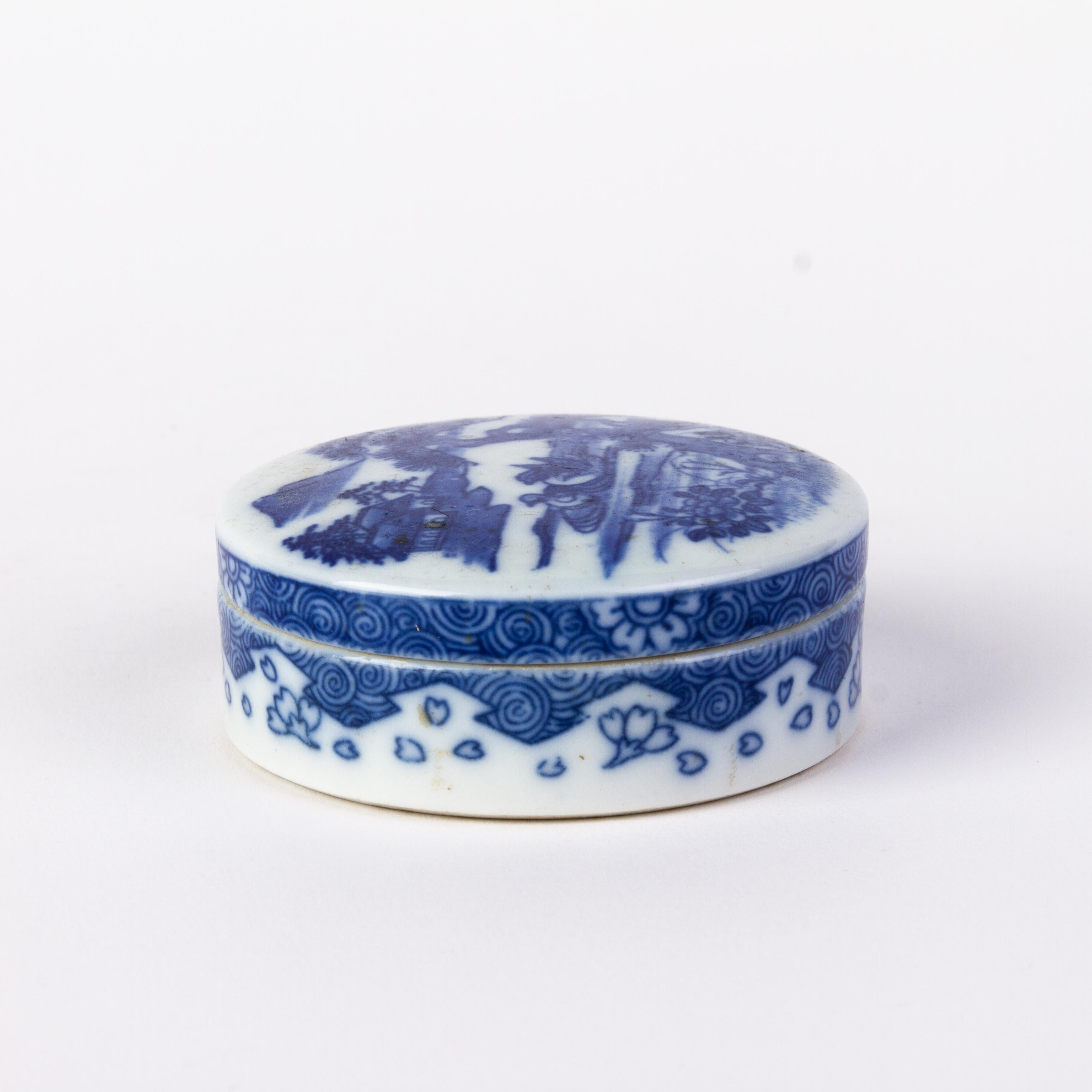 Chinese Qing Dynasty Blue & White Porcelain Landscape Lidded Box 19th Century
Good condition overall
From a private collection.
Free international shipping.