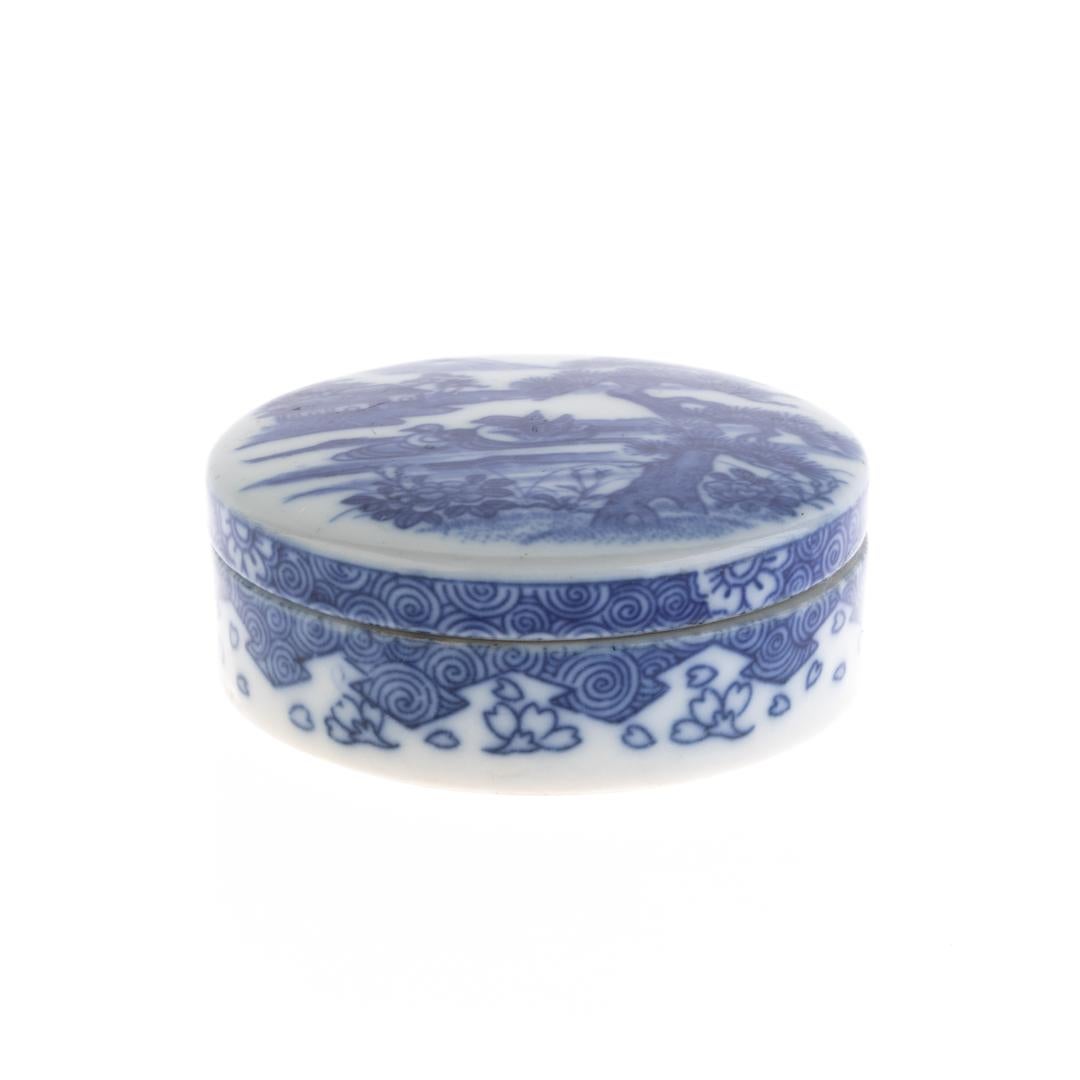 Hand-Painted Chinese Qing Dynasty Blue & White Porcelain Landscape Lidded Box 19th Century For Sale