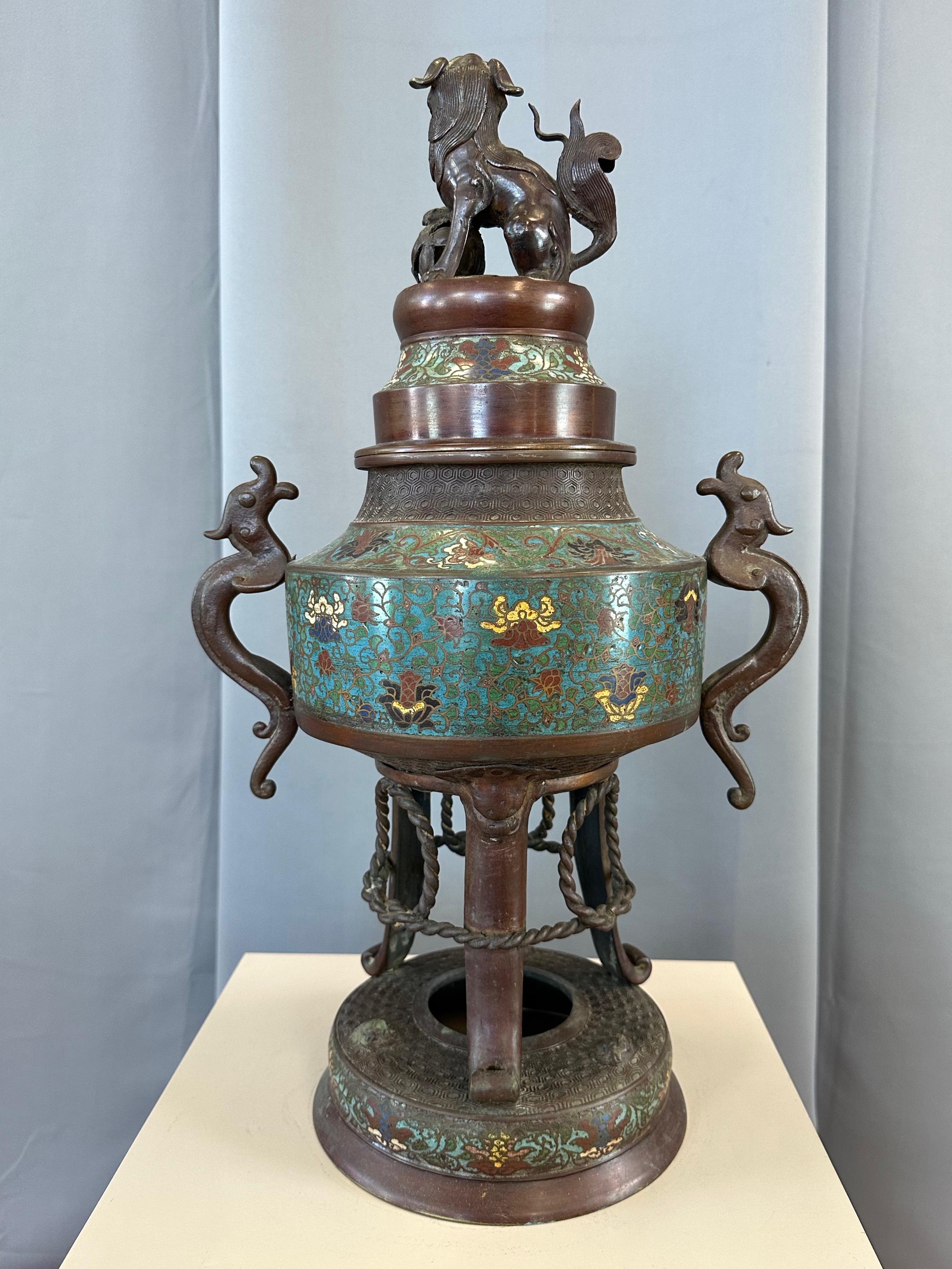 Incensario japonés de bronce champlevé del periodo Taishō con tapa de figura komainu, c. 1915 en Bueno estado para la venta en San Francisco, CA