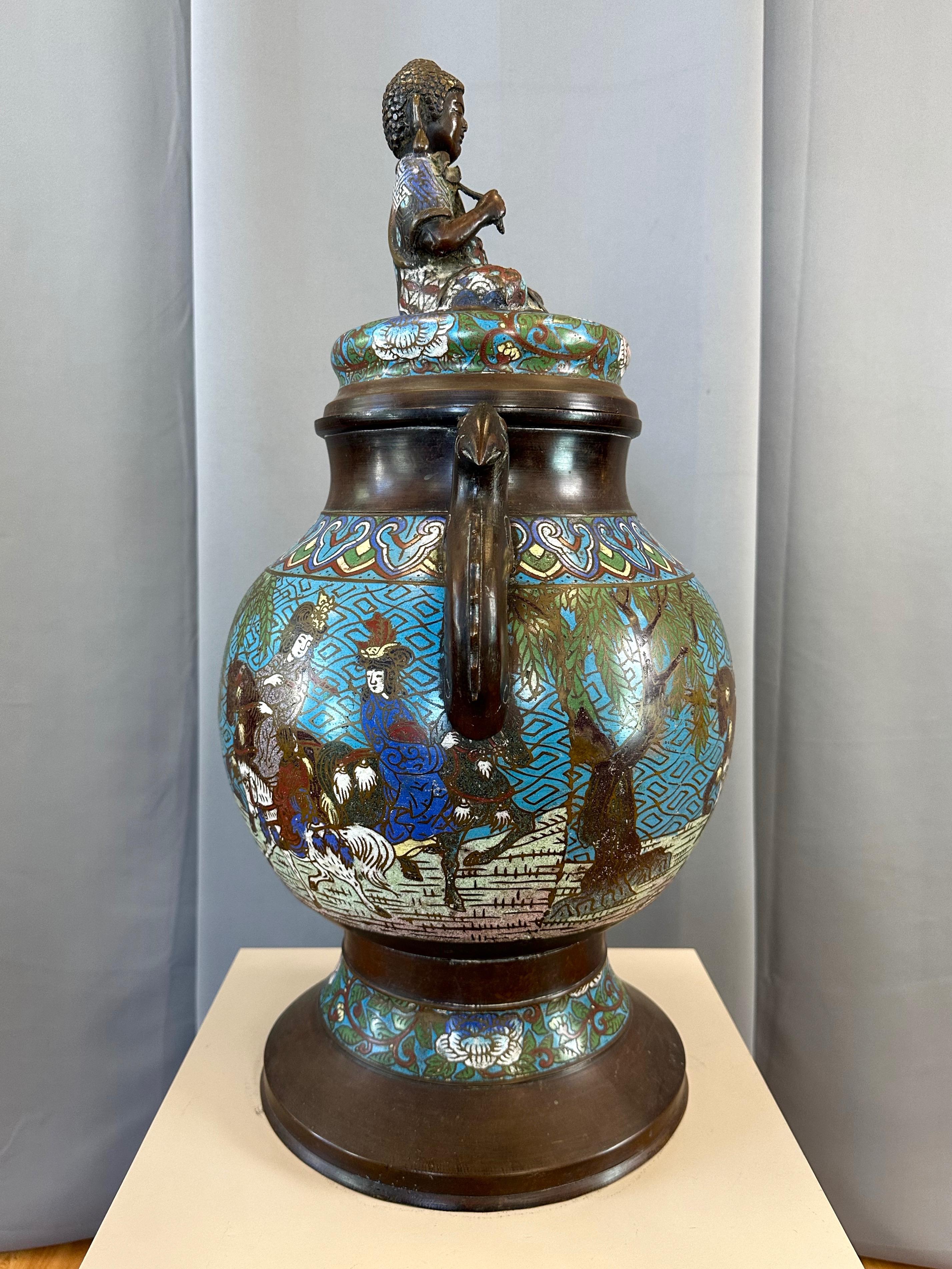 Japanese Taishō Period Bronze Champlevé Urn with Buddha Figure Lid, c. 1915 For Sale 5