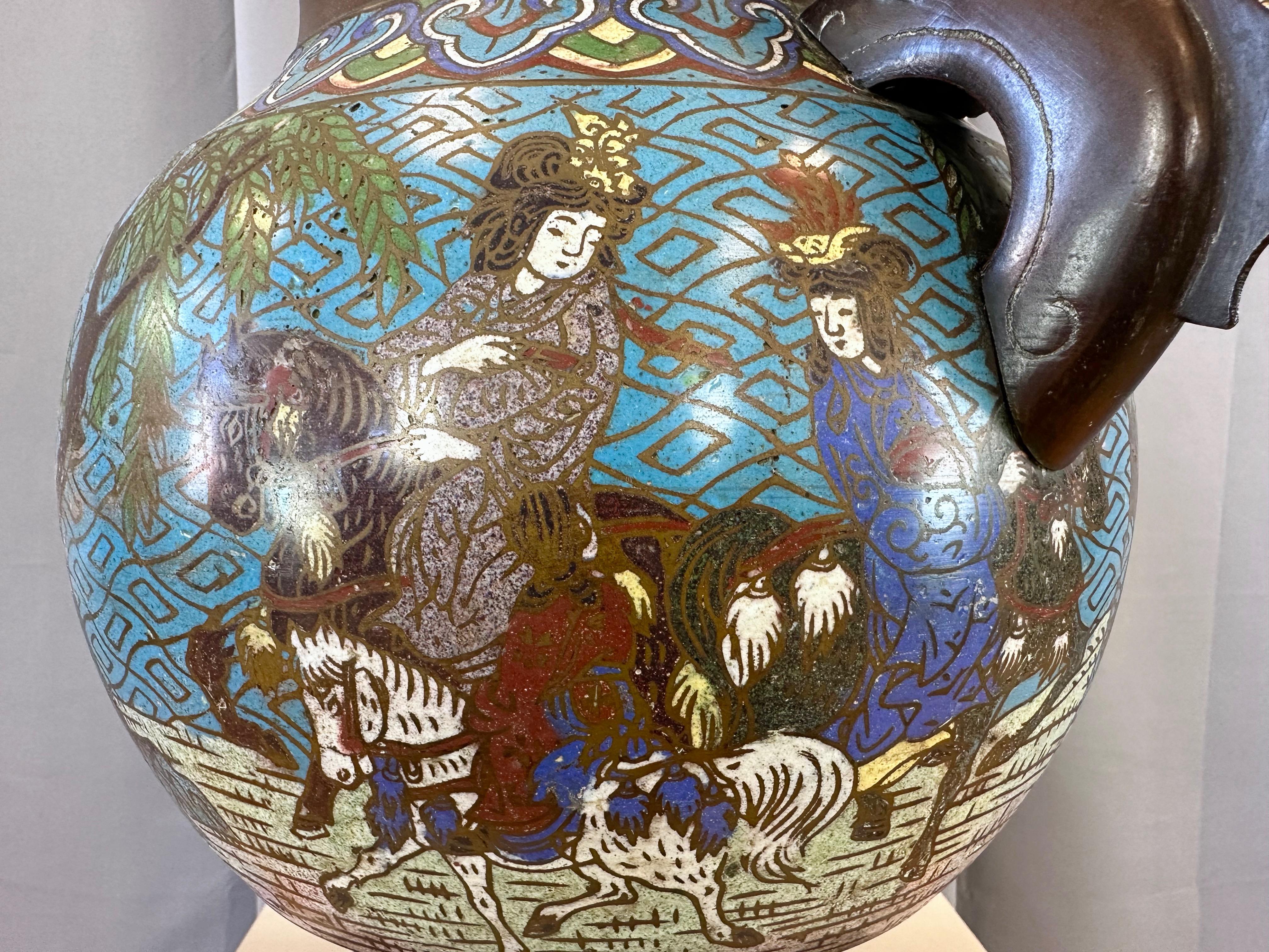 Japanese Taishō Period Bronze Champlevé Urn with Buddha Figure Lid, c. 1915 For Sale 9