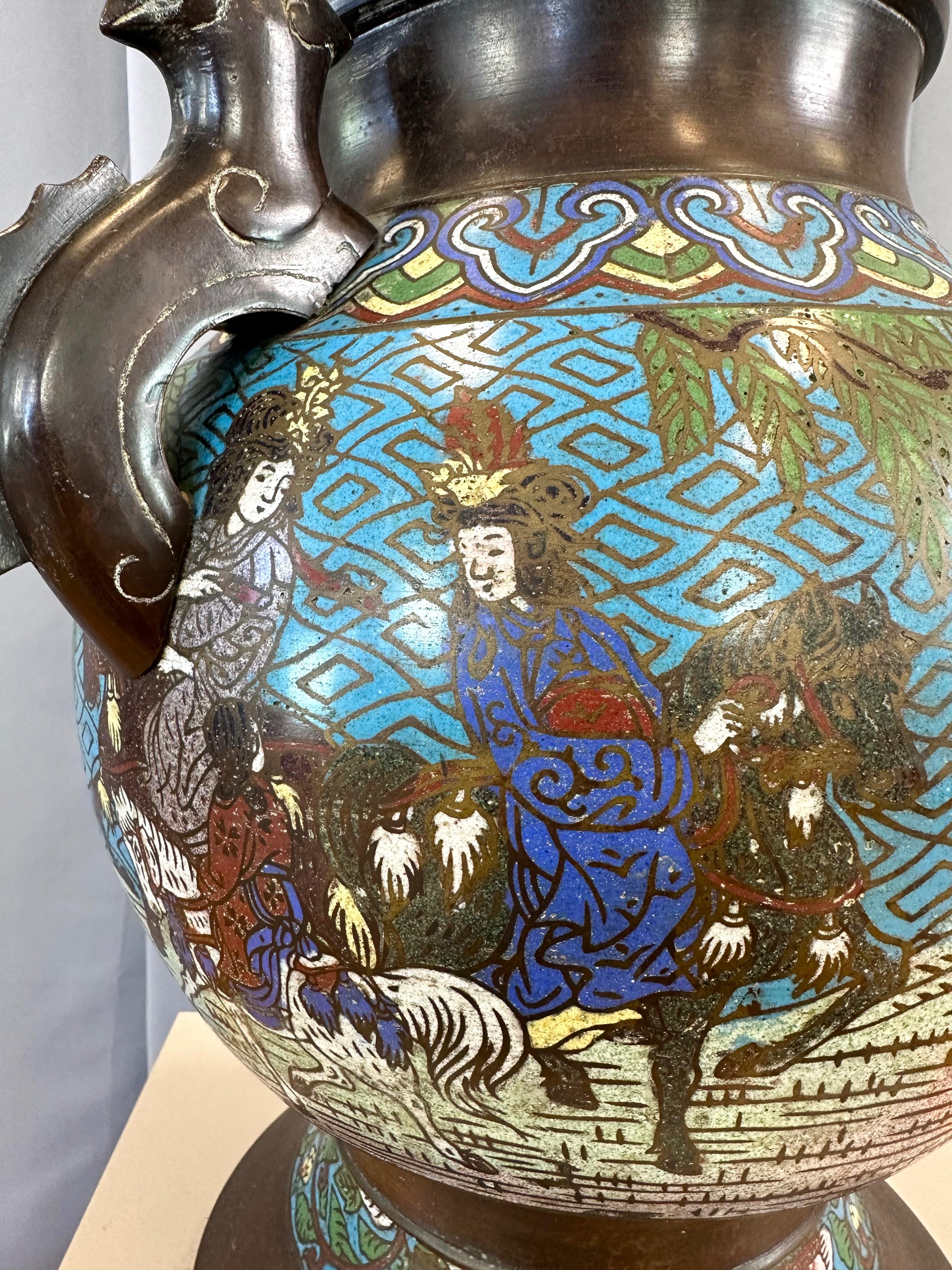Japanese Taishō Period Bronze Champlevé Urn with Buddha Figure Lid, c. 1915 For Sale 10