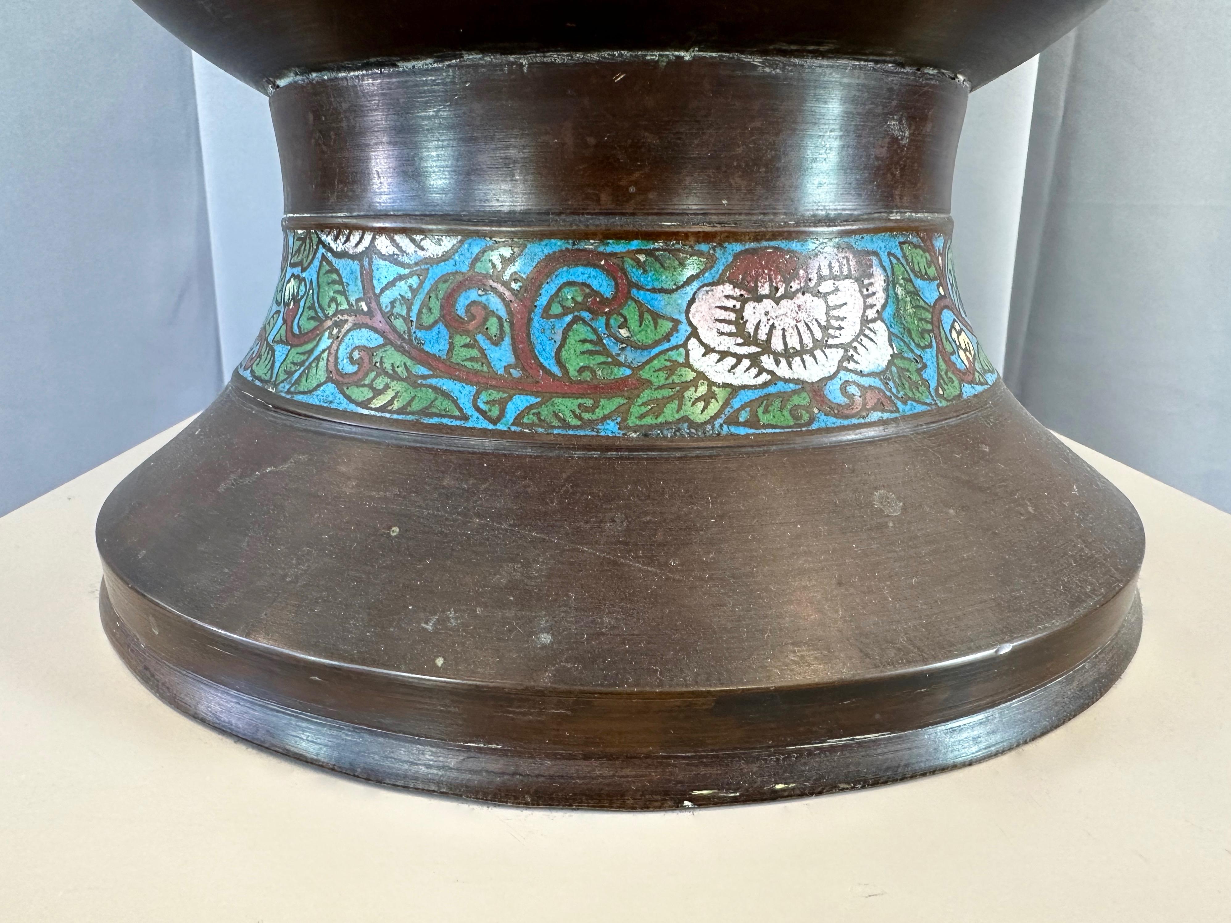Japanese Taishō Period Bronze Champlevé Urn with Buddha Figure Lid, c. 1915 In Good Condition For Sale In San Francisco, CA