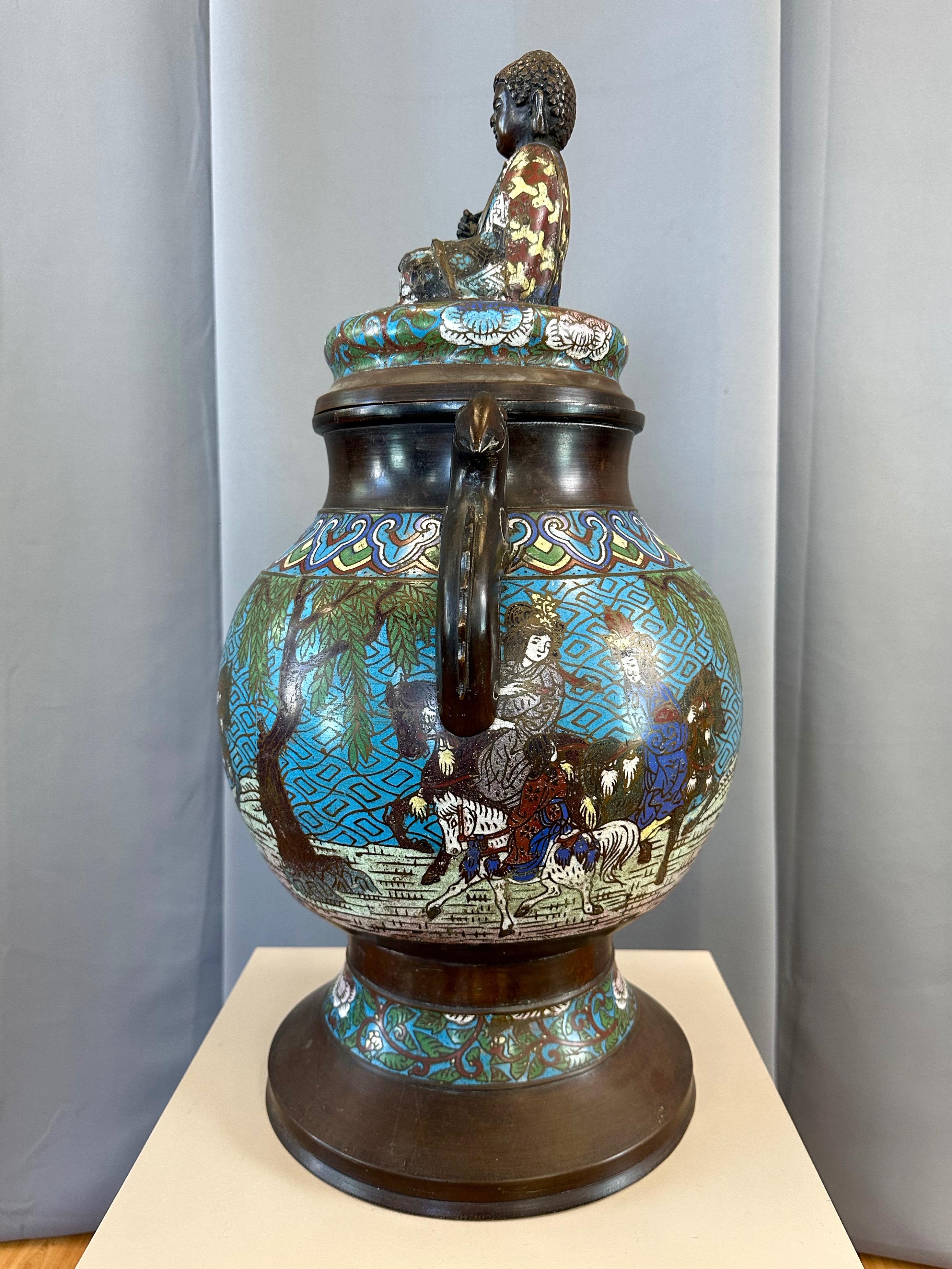 Japanese Taishō Period Bronze Champlevé Urn with Buddha Figure Lid, c. 1915 For Sale 1