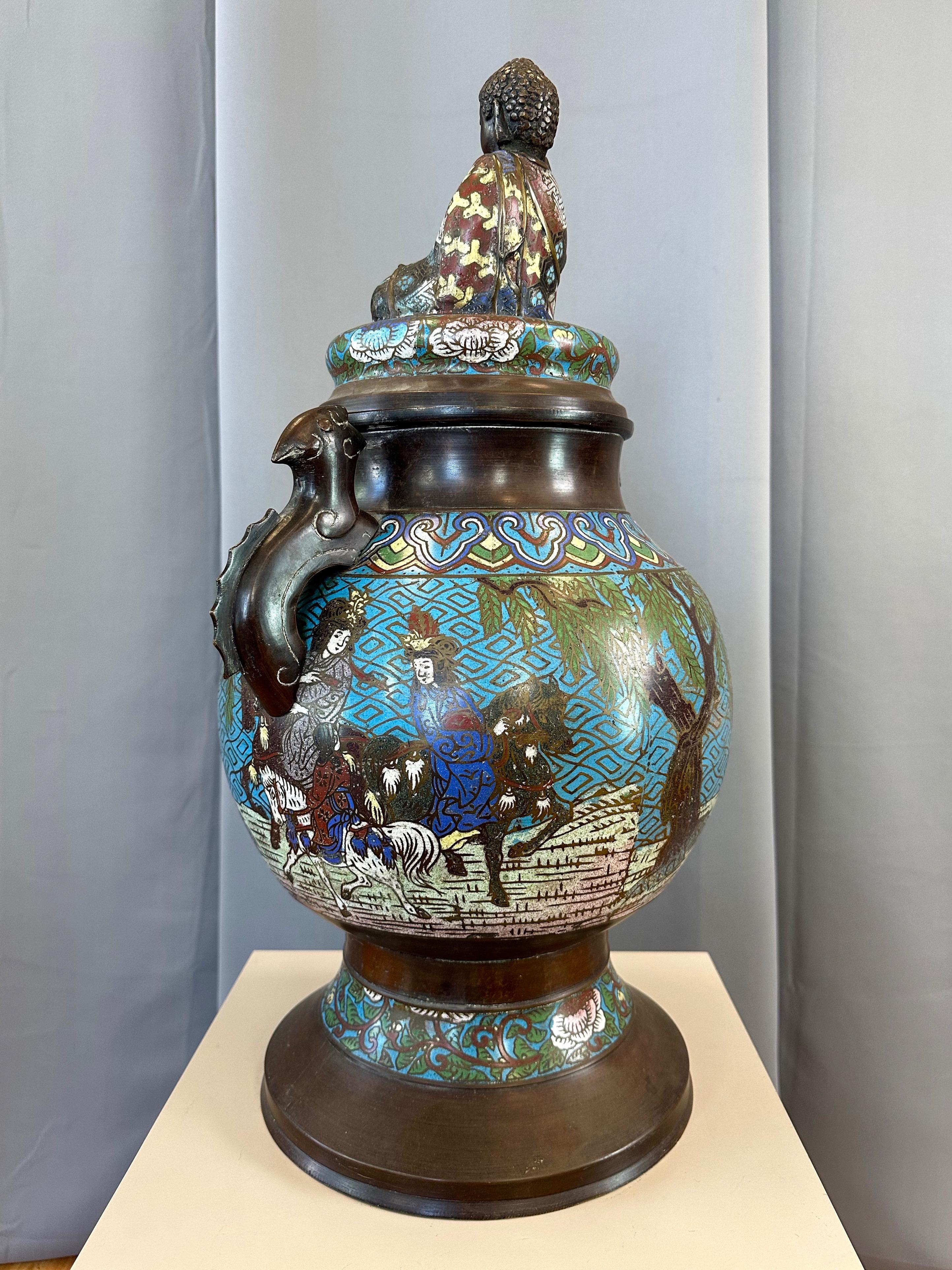 Japanese Taishō Period Bronze Champlevé Urn with Buddha Figure Lid, c. 1915 For Sale 2