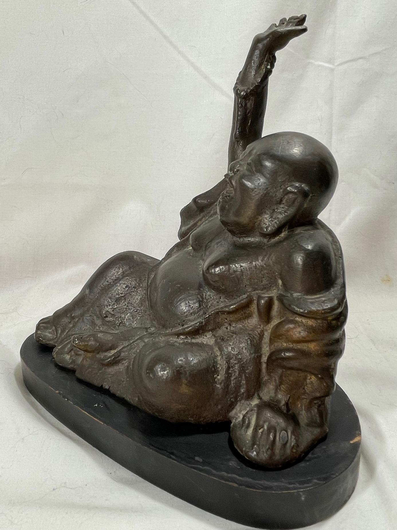 Chinesische Qing Dynasty Bronzestatue des sitzenden glücklichen Maitreya Buddha (Qing-Dynastie) im Angebot