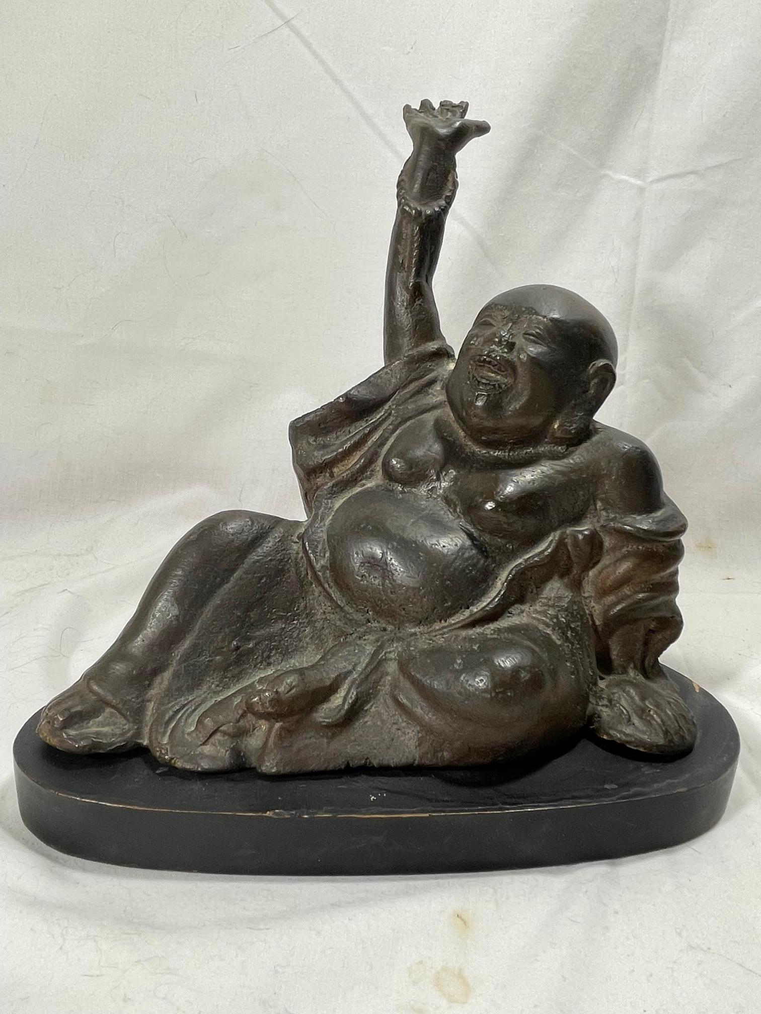 Chinesische Qing Dynasty Bronzestatue des sitzenden glücklichen Maitreya Buddha im Zustand „Gut“ im Angebot in Vero Beach, FL