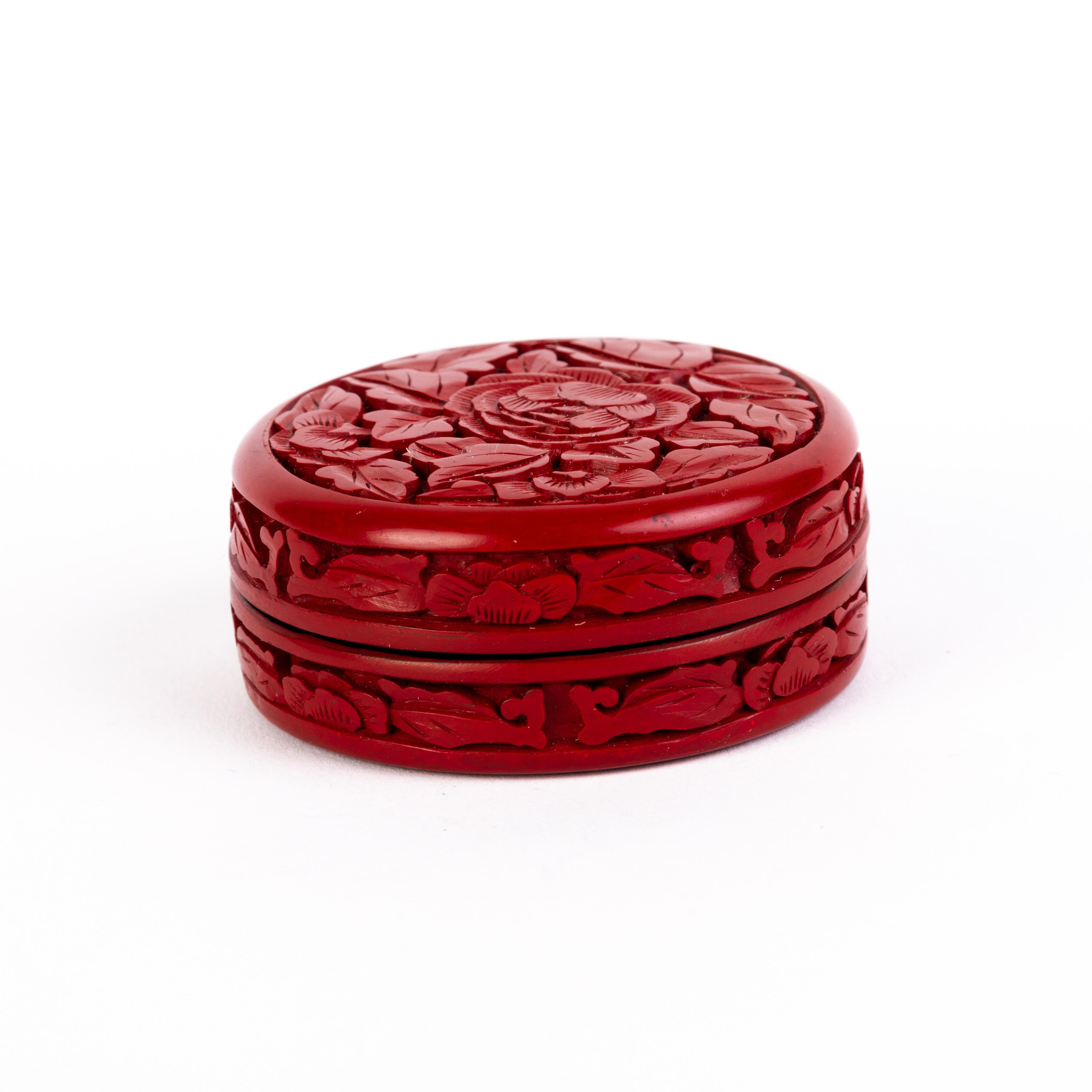 Hand-Carved Chinese Qing Dynasty Carved Cinnabar Lacquer Circular Lidded Box circa 1900 For Sale