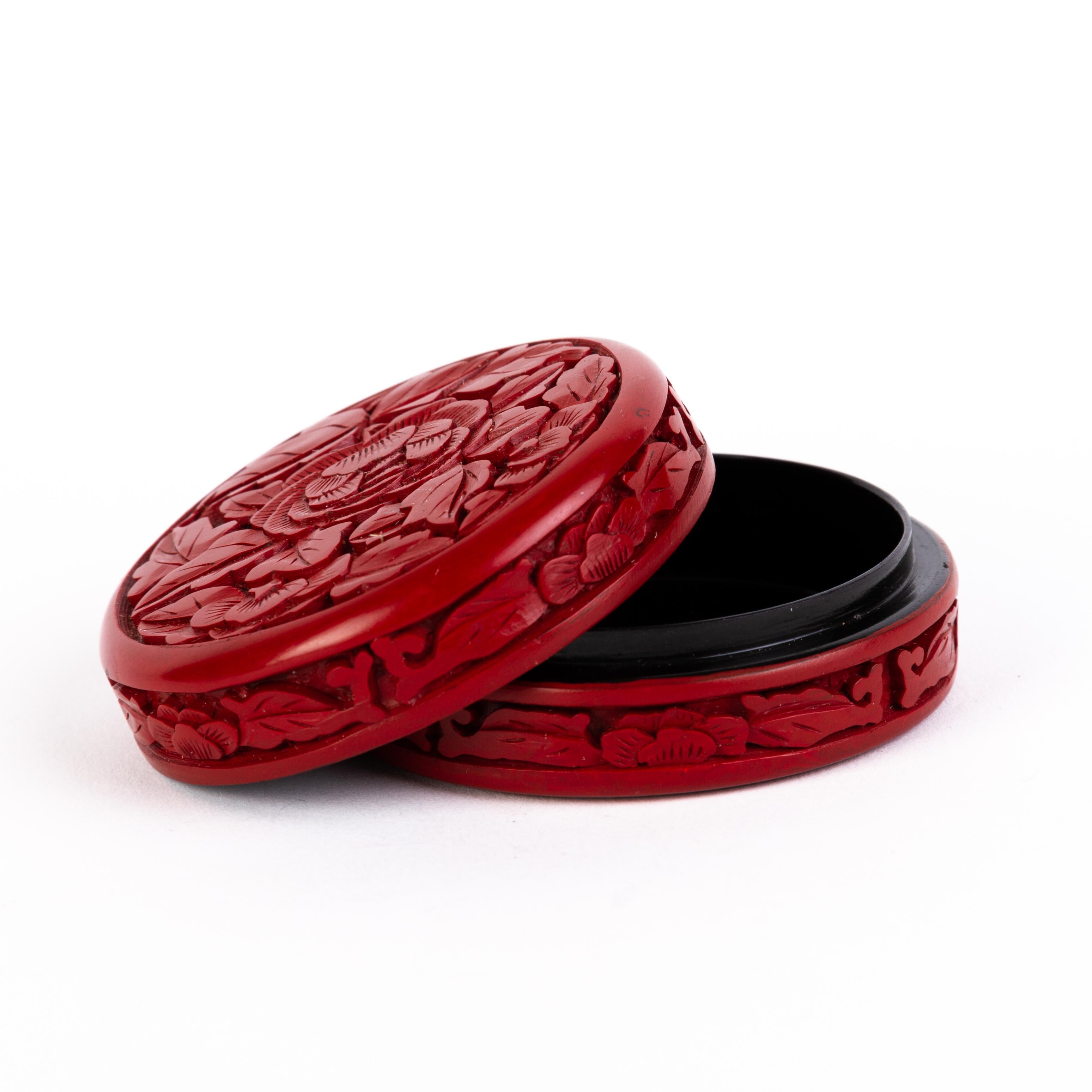 19th Century Chinese Qing Dynasty Carved Cinnabar Lacquer Circular Lidded Box circa 1900 For Sale