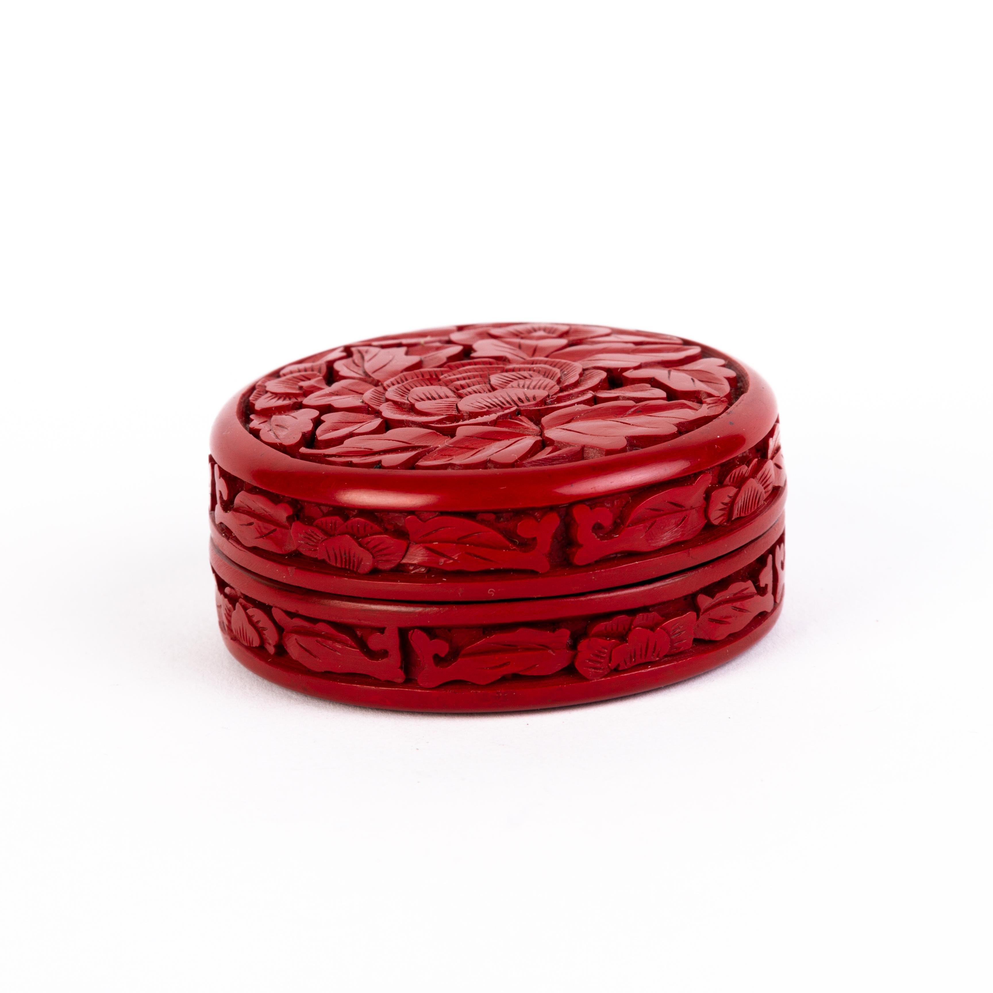 Chinese Qing Dynasty Carved Cinnabar Lacquer Circular Lidded Box circa 1900 For Sale 2