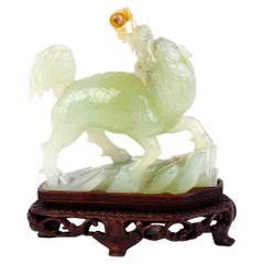 Chinesische Qing Dynasty geschnitzte Jade Foo Hund Skulptur auf Stand 19. Jahrhundert 