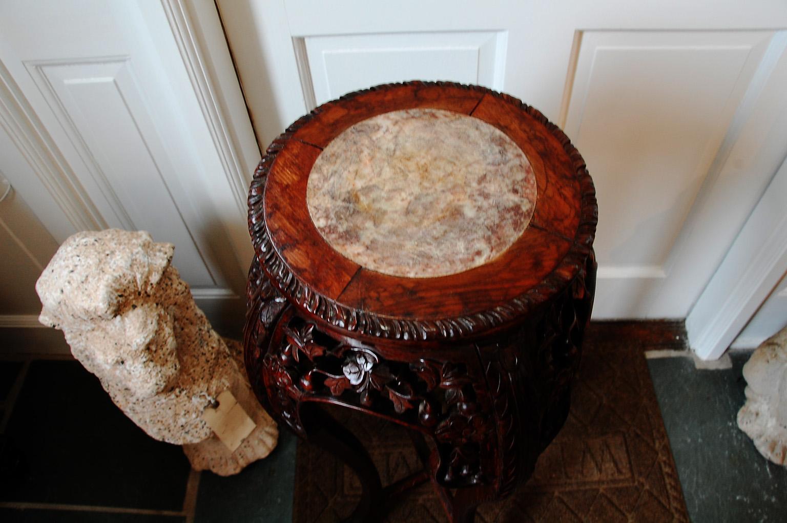 Chinese Qing Dynasty Carved Pedestal with Rose Marble Inset For Sale 1