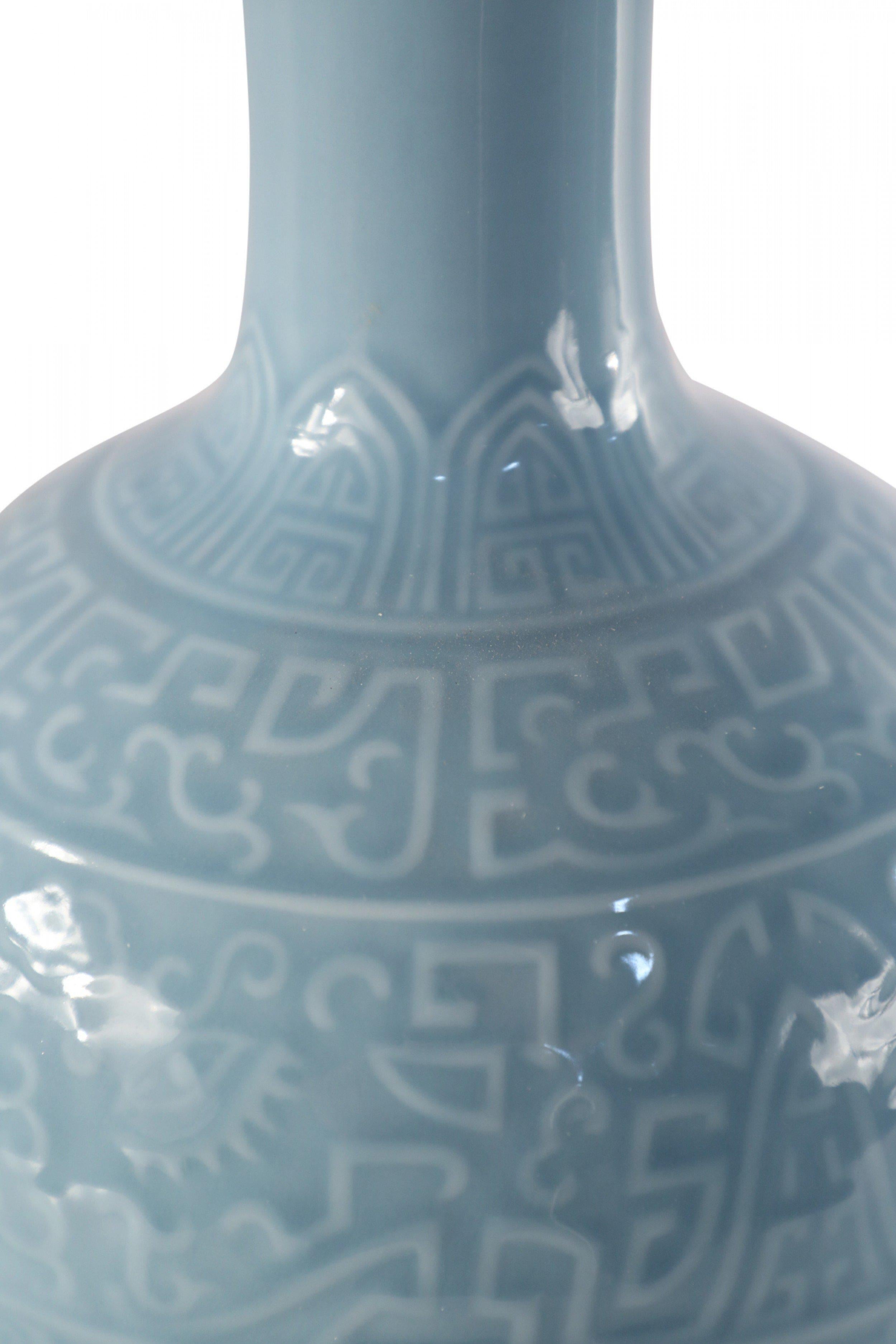 20th Century Chinese Qing Dynasty Style Cornflower Blue Patterned Porcelain Vase