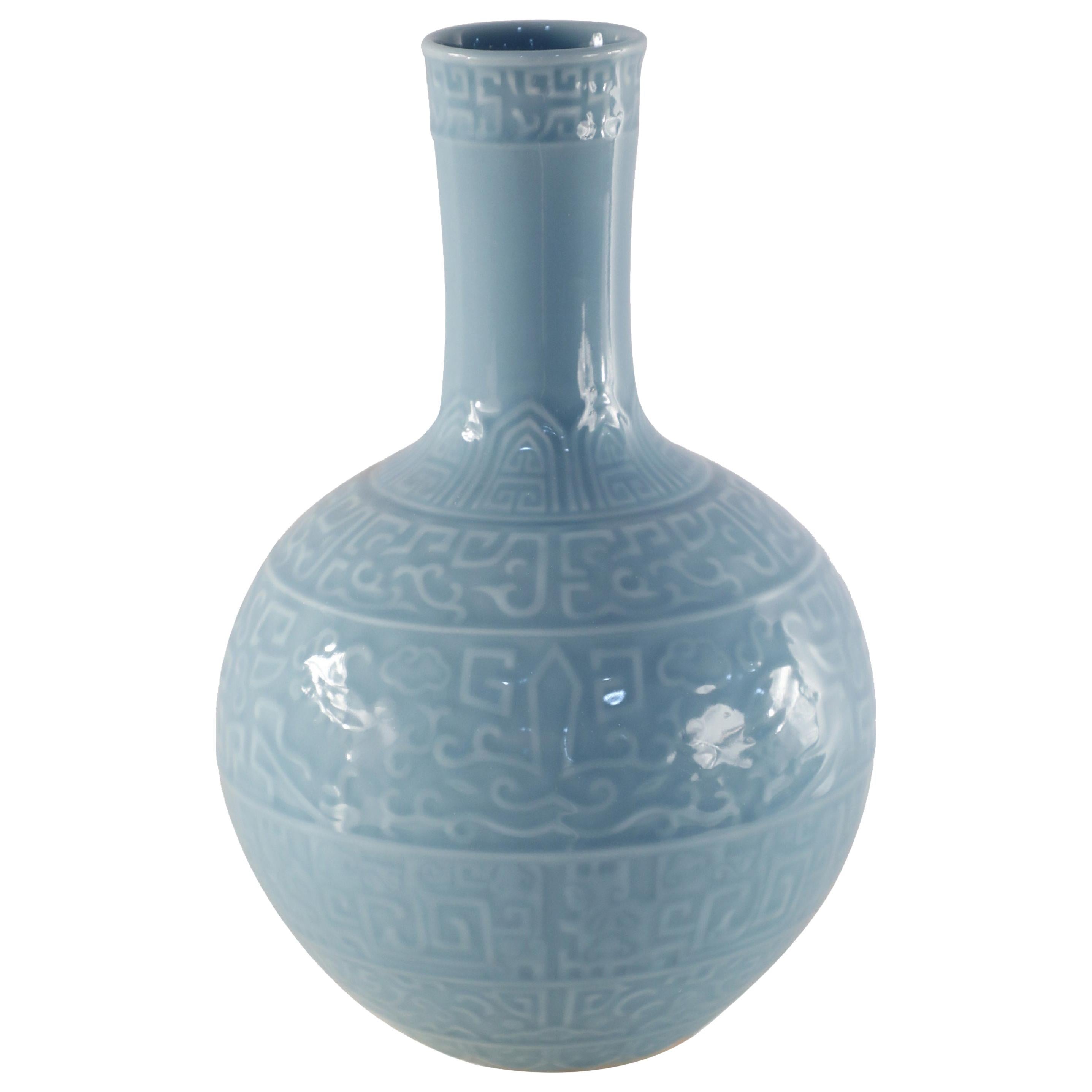Chinese Qing Dynasty Style Cornflower Blue Patterned Porcelain Vase