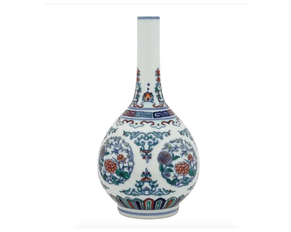 Chinese Qing Dynasty Doucai Lotus Porcelain Vase In Good Condition In New York, NY