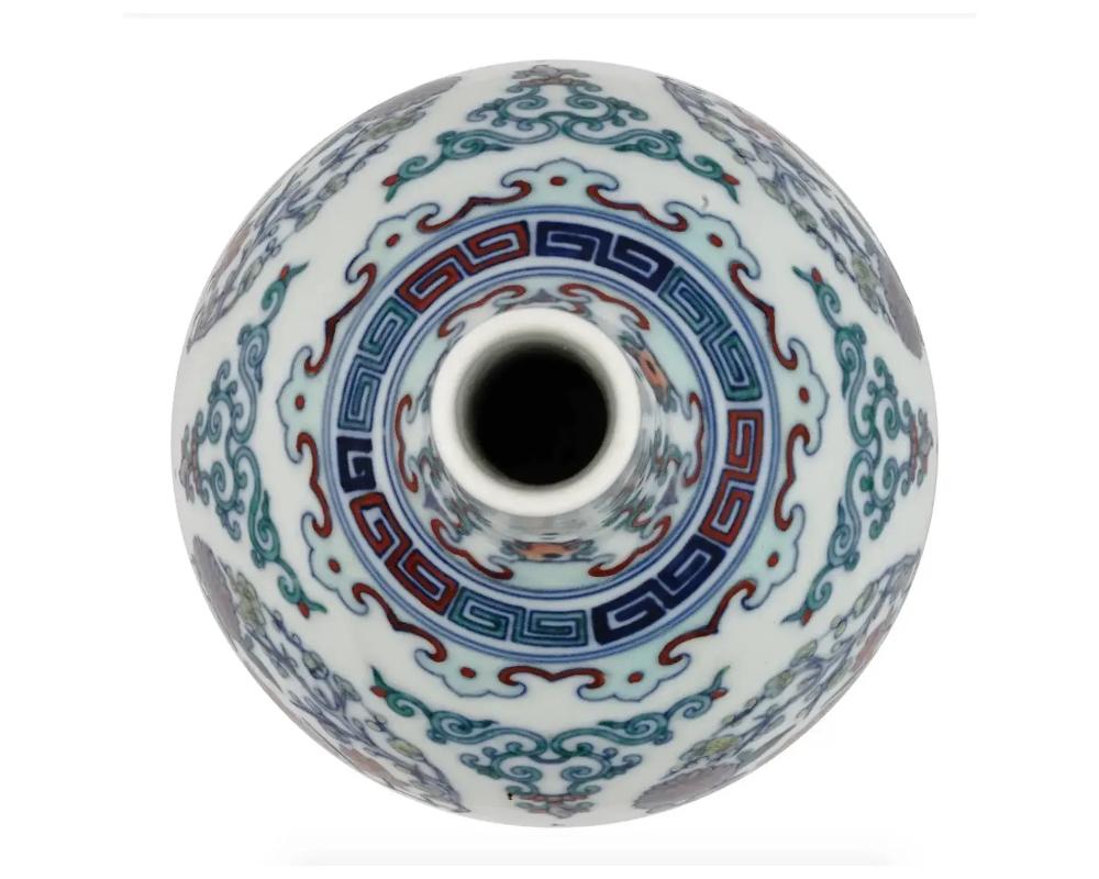 Chinese Qing Dynasty Doucai Lotus Porcelain Vase 1