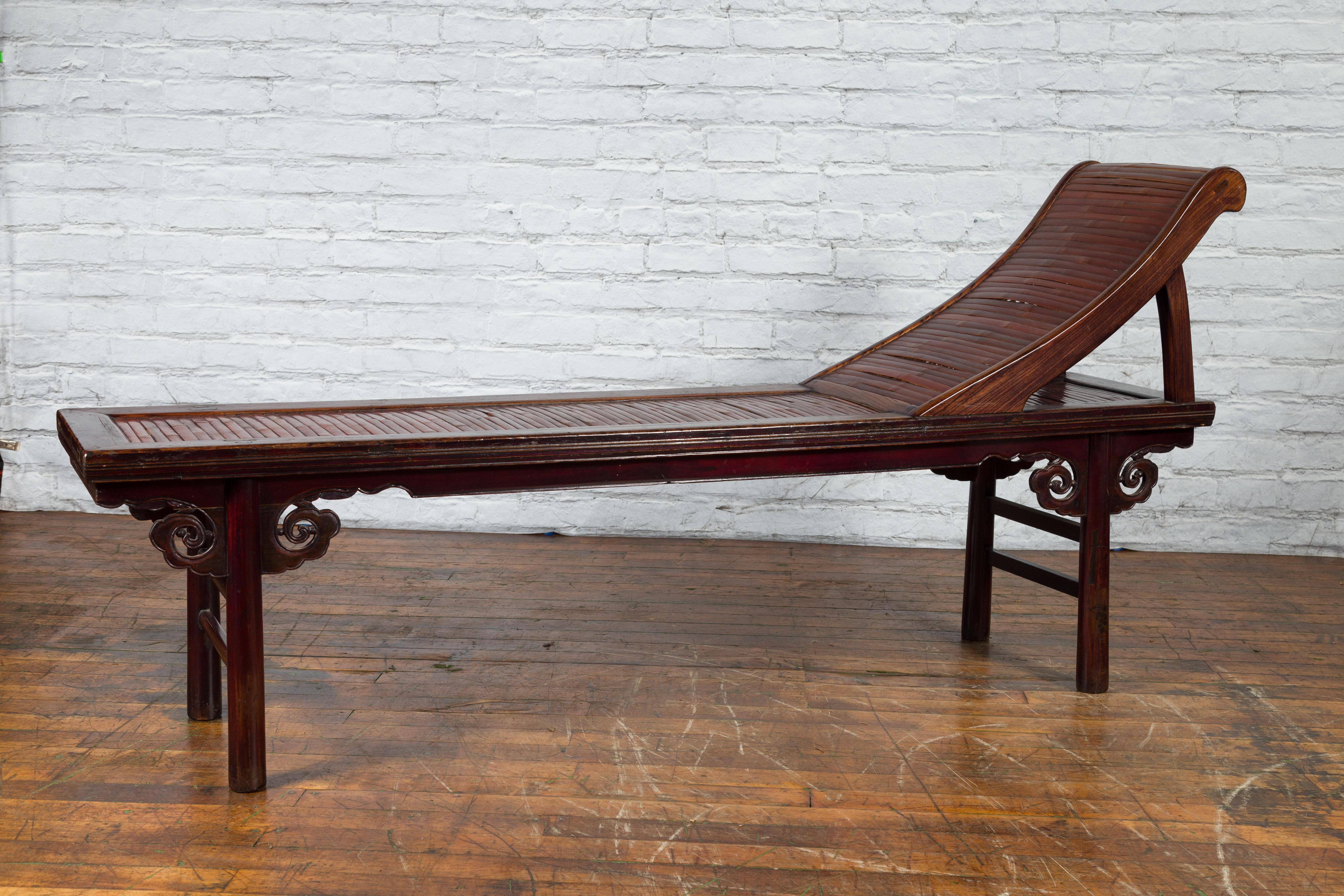 Chinese Qing Dynasty Elm and Bamboo Lounge Chair with Cloud Carved Spandrels For Sale 4