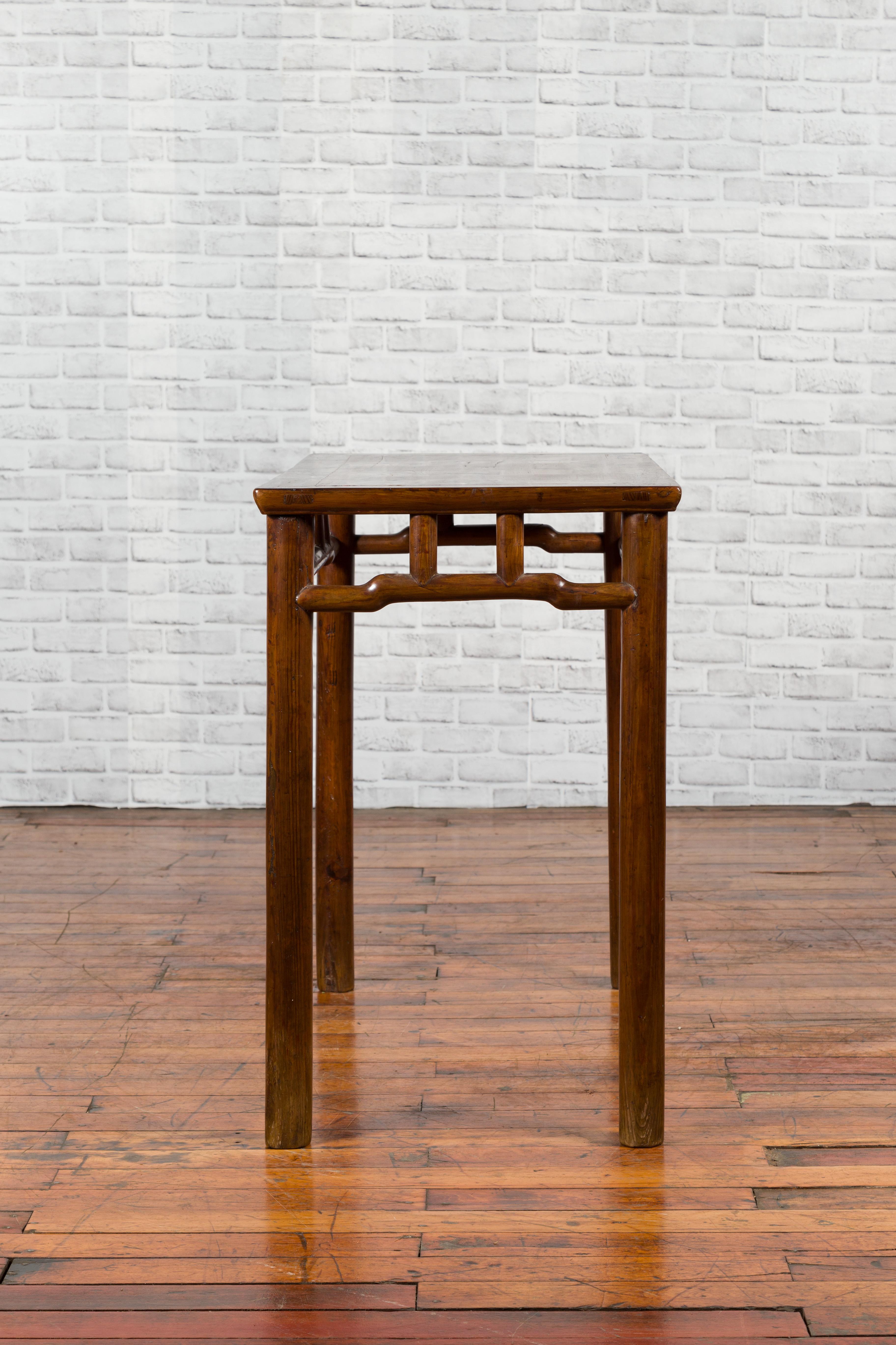 Chinese Qing Dynasty Elm Console Table with Pillar Struts and Humpbacked Apron 7