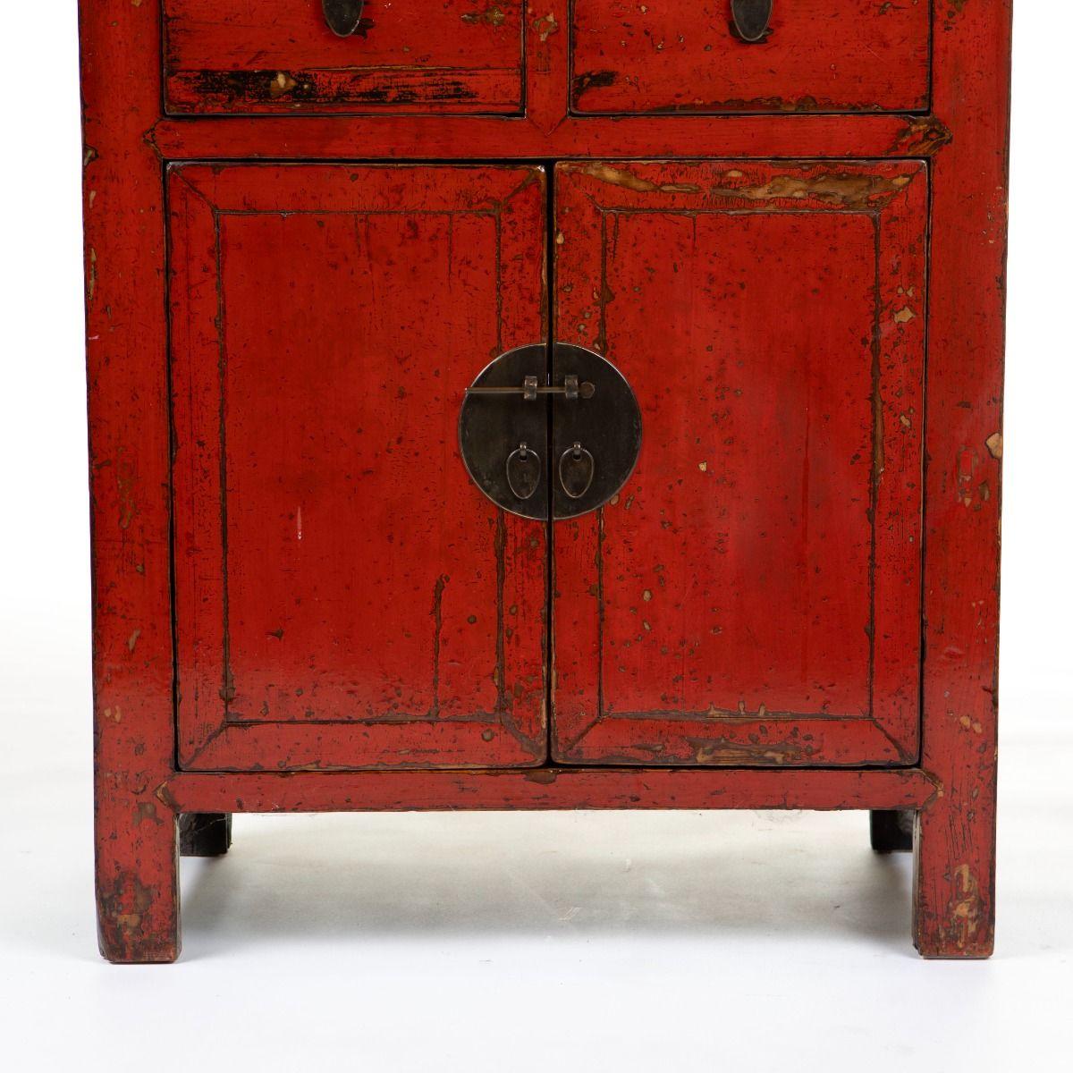 Chinesisches Sideboard aus der Qing-Dynastie aus Ulme mit rotem und schwarzem Lack (Metall) im Angebot