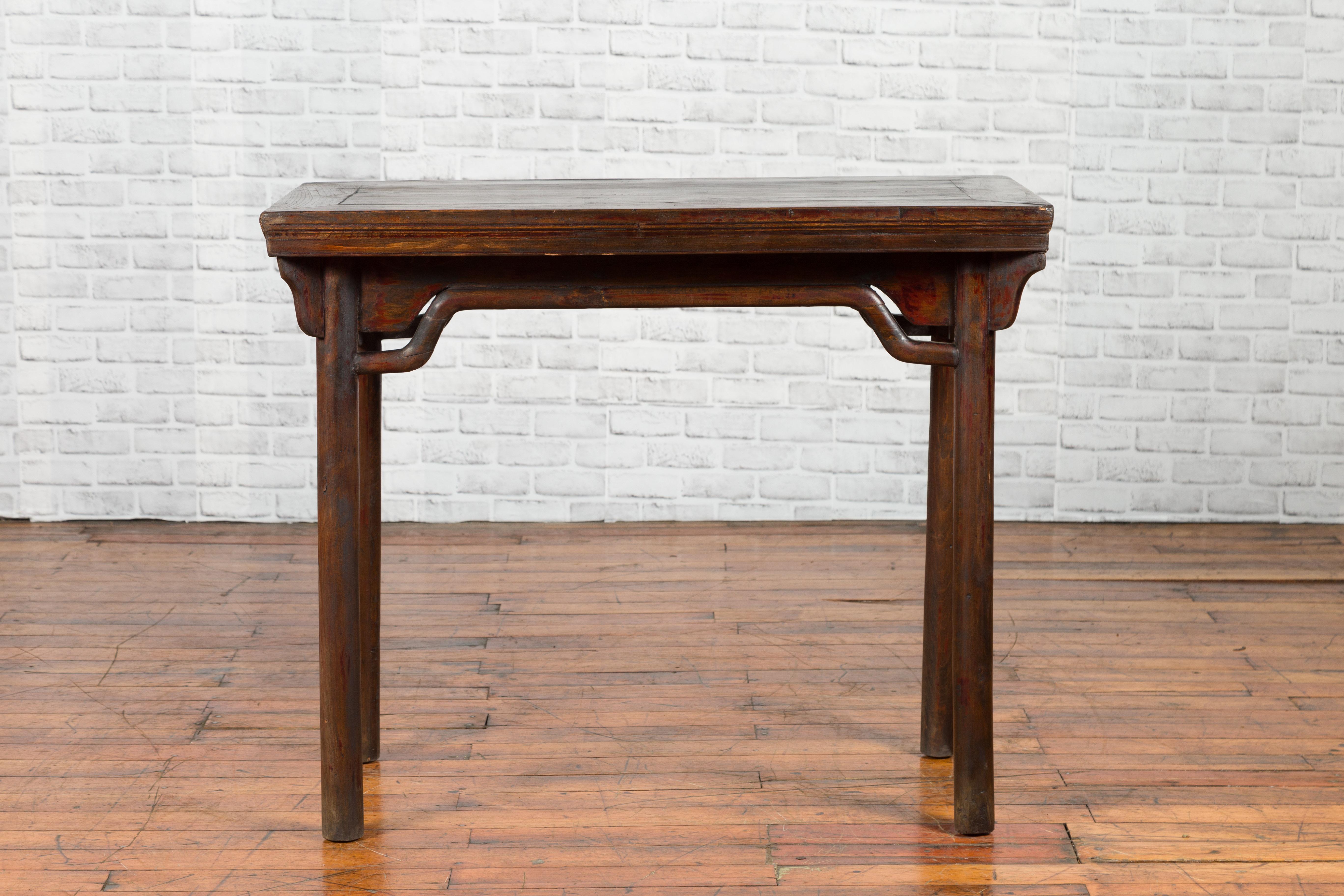 Chinese Qing Dynasty Elm Wine Table with Humpbacked Apron and Carved Spandrels In Good Condition For Sale In Yonkers, NY