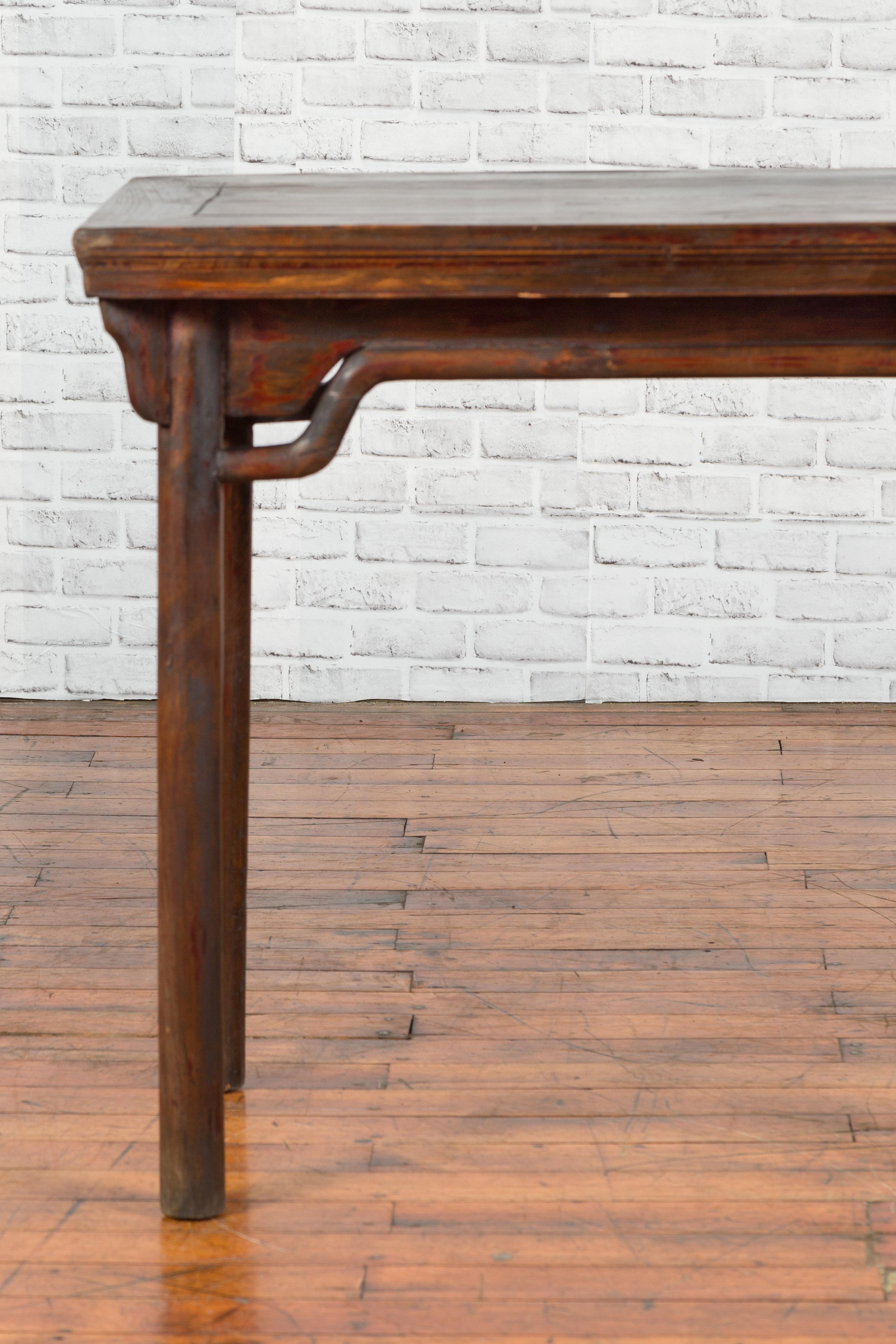 Chinese Qing Dynasty Elm Wine Table with Humpbacked Apron and Carved Spandrels For Sale 2